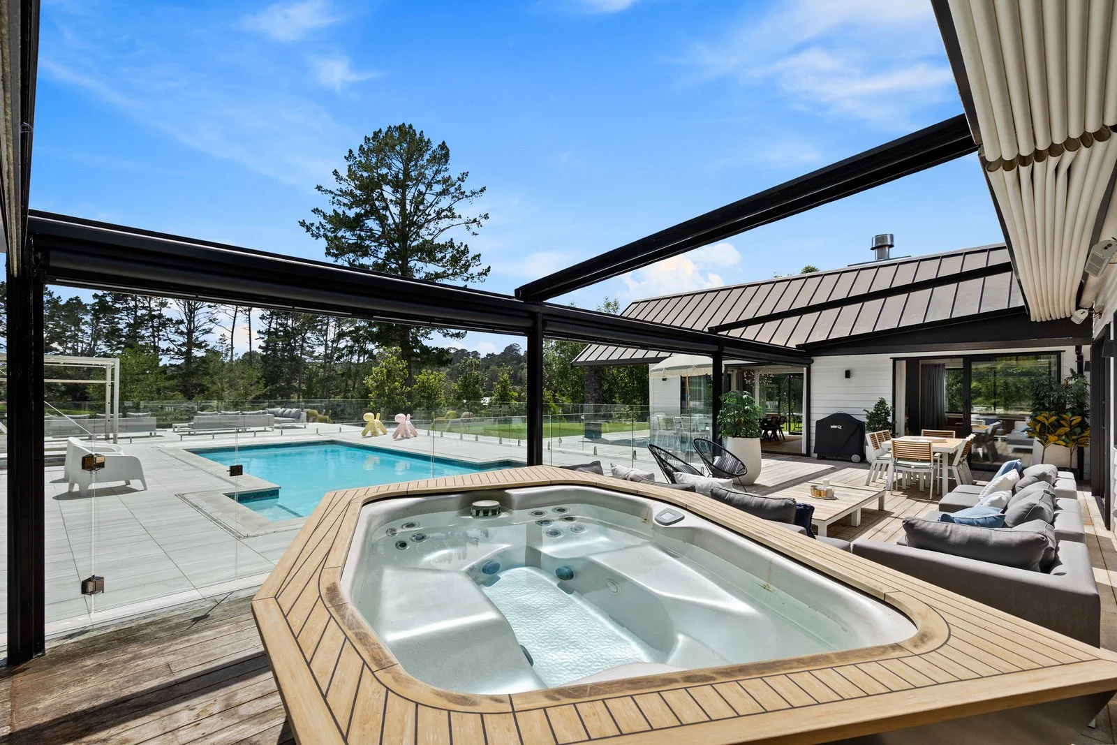 050_Open2view_ID601034-16_Collings_Drive.jpg