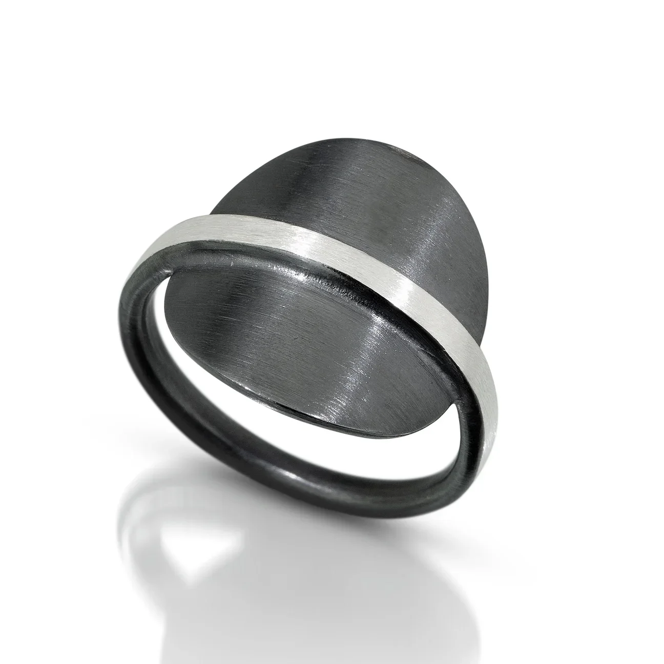 Eclipse Cigar Band Ring - Medium