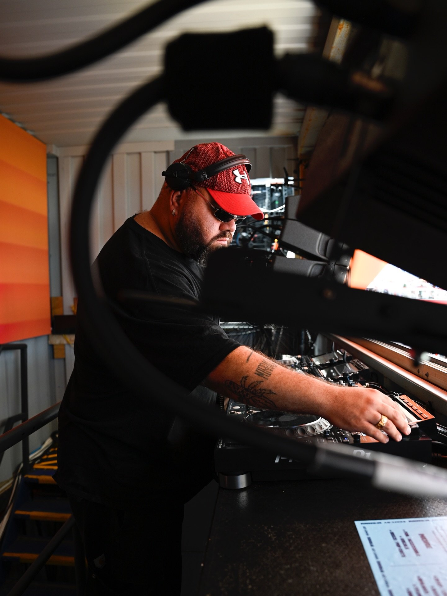 Some of the DJs at the tennis bringing the vibes at the AO this summer!  @dj_pgz  @miloeastwood 
🎧🎤 #ao26 

#musicphotography #gigphotos