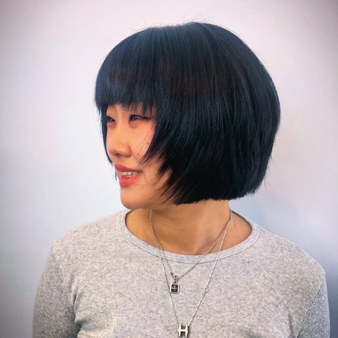 ✂️ Chic Bob Haircut &amp; Fringe ✂️
Transform your look with this bold bob! Sleek, edgy, and perfect for those ready to embrace a statement cut. Whether you&rsquo;re downtown or in the South Loop, we&rsquo;ve got you covered.
💇&zwj;♀️ 

Visit Salon 