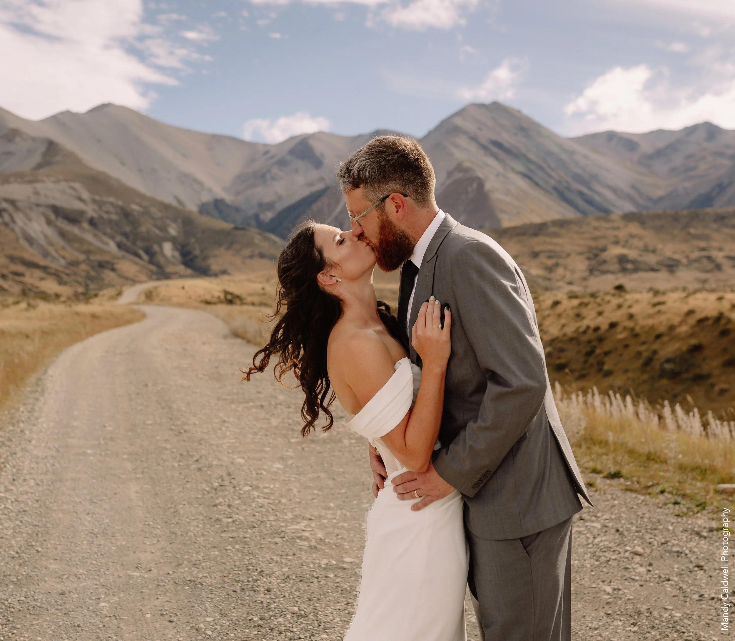 Alicia & Rory captured by Mandy Caldwell Photography