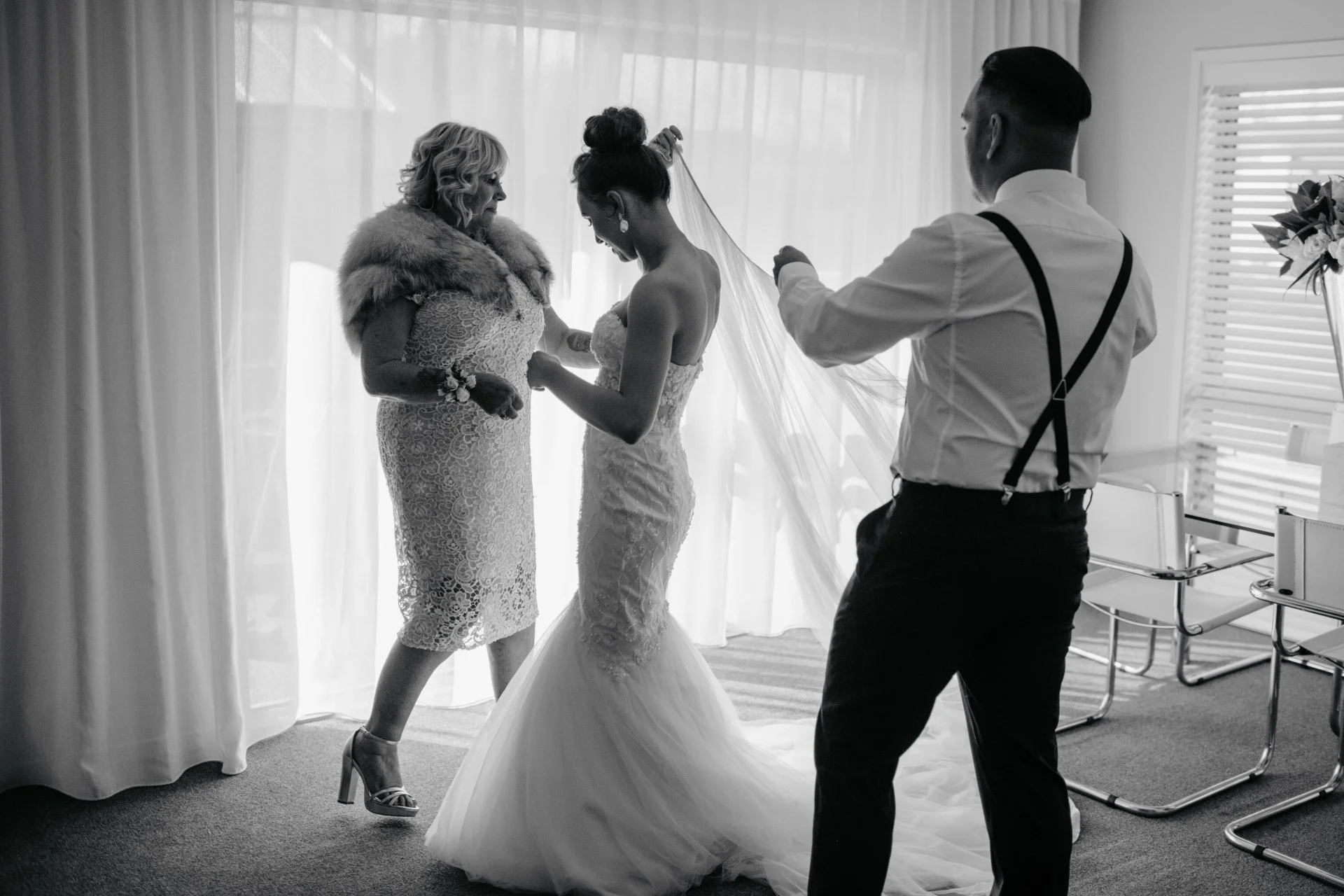 Bride getting ready from Gabrielle & Nikita's wedding at The Tannery photographed by Sarah Clements Photography