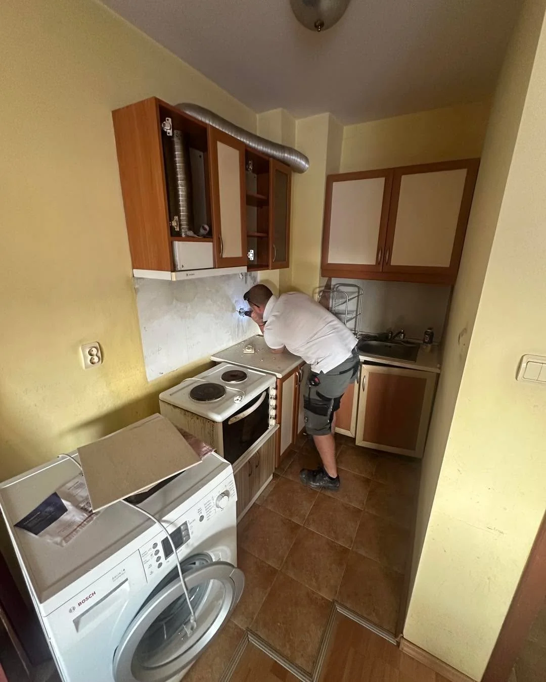 Демонтаж и извозване на кухня + дървени конструкции 🔧

Старото вече не ви трябва? Ние се грижим за останалото! 💪

Изпълнен обект:

✔ Демонтаж на стара кухня
✔ Премахване на шкафове, плотове и уреди
✔ Разглобяване и изнасяне на дървена етажерка
✔ Де