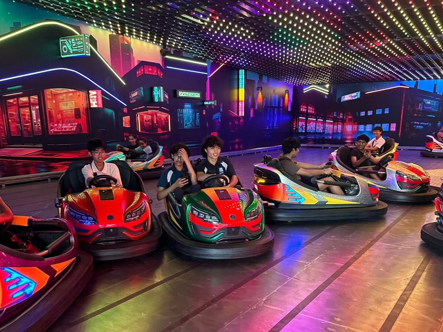 Our Year 11 students had a fantastic day out at Funfields Theme Park today, building teamwork skills, strengthening friendships, and enjoying time together beyond the classroom. Opportunities like these support social growth, positive connections, an