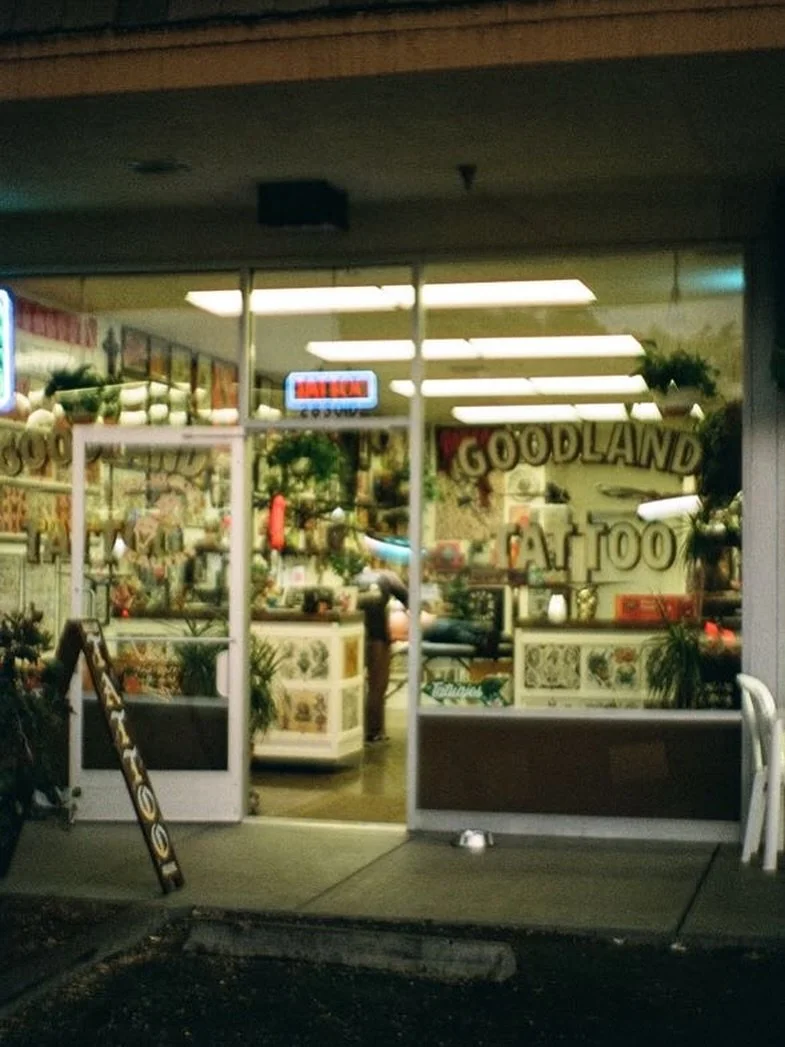 Come in a stranger, leave as a friend 🎭

We welcome walk ins daily🎲

Your idea or ours ✨

📸: @thelittlethyngs