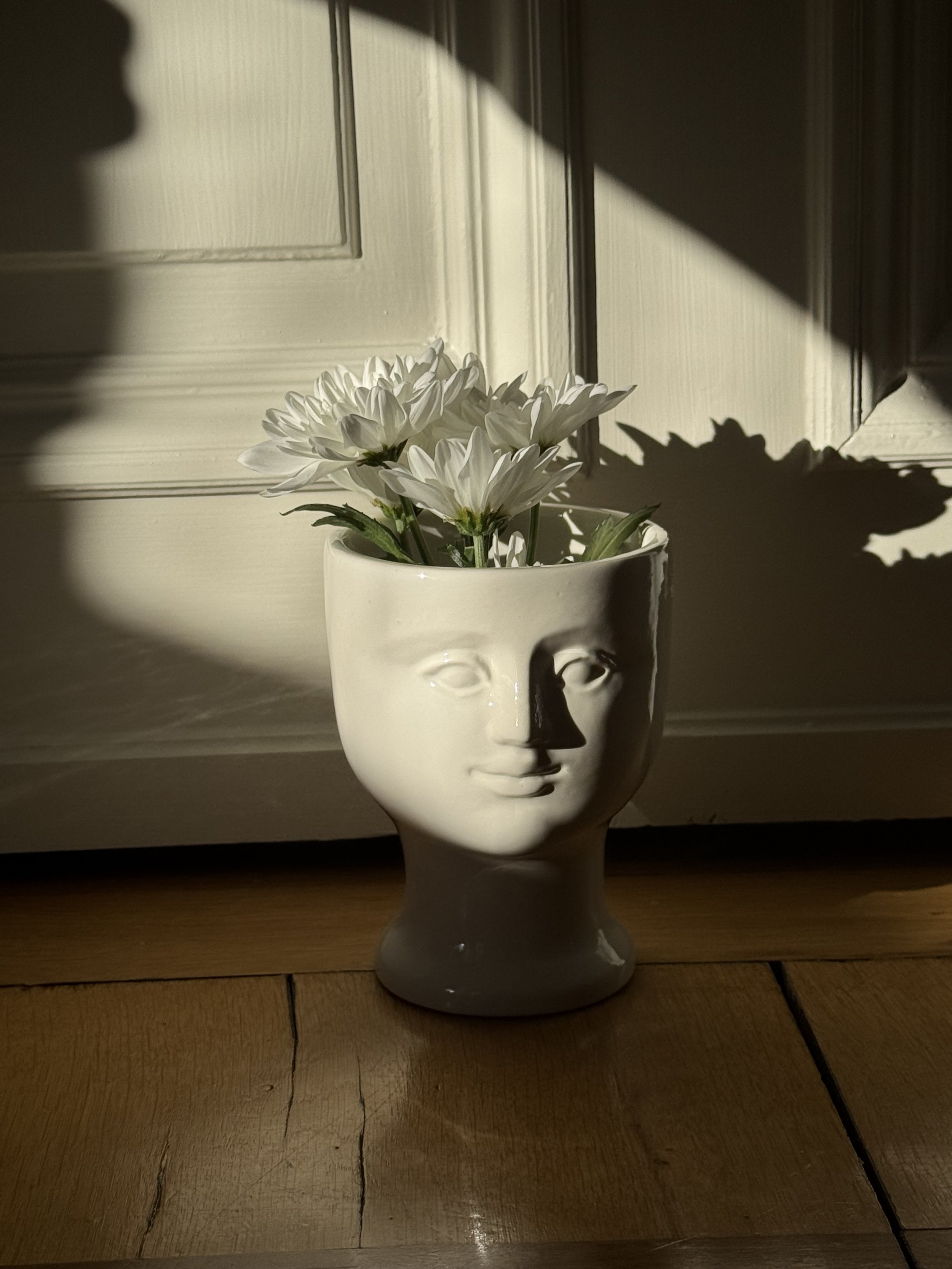 FACE VASE WHITE SMALL