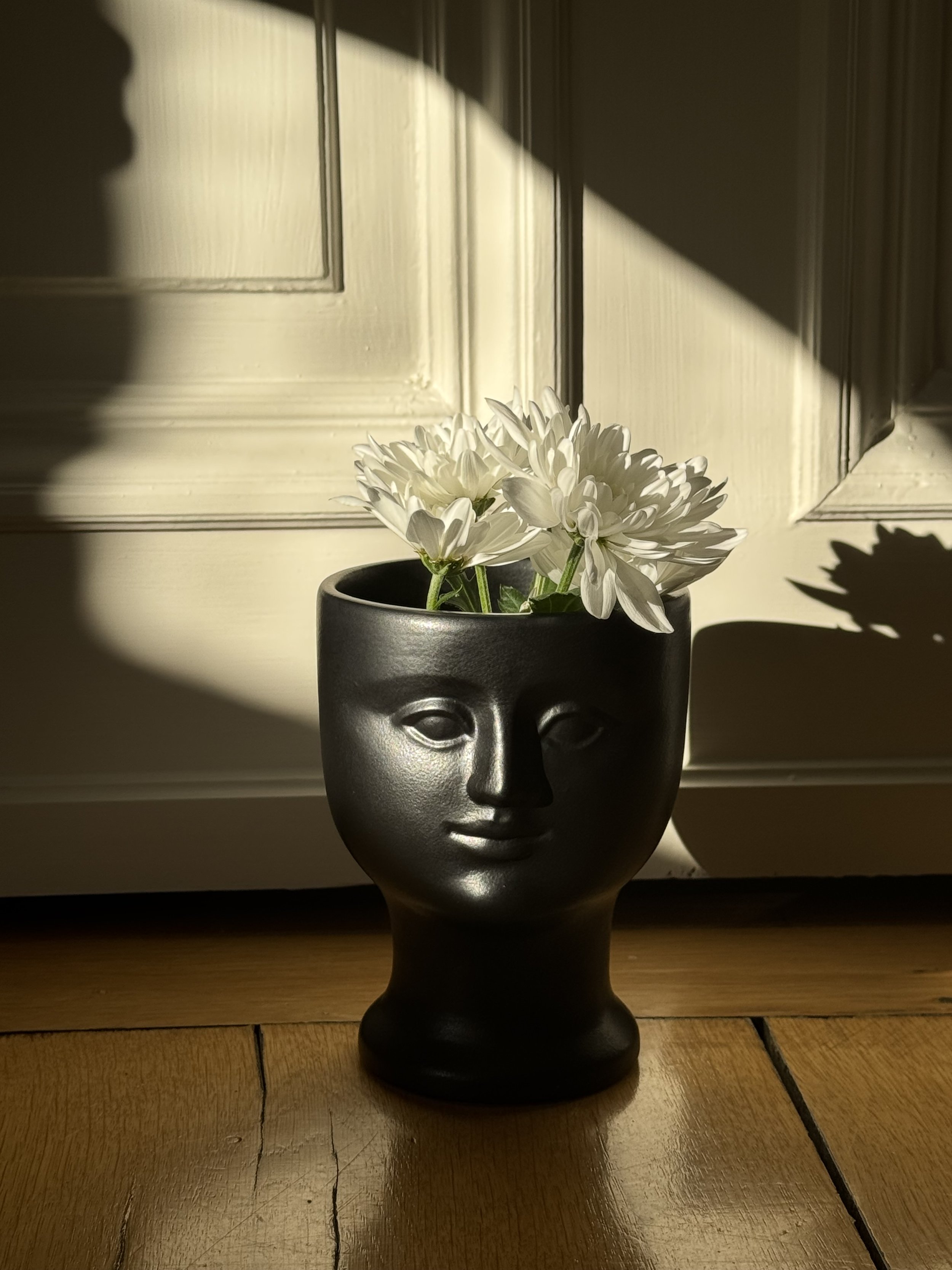 FACE VASE BLACK SMALL