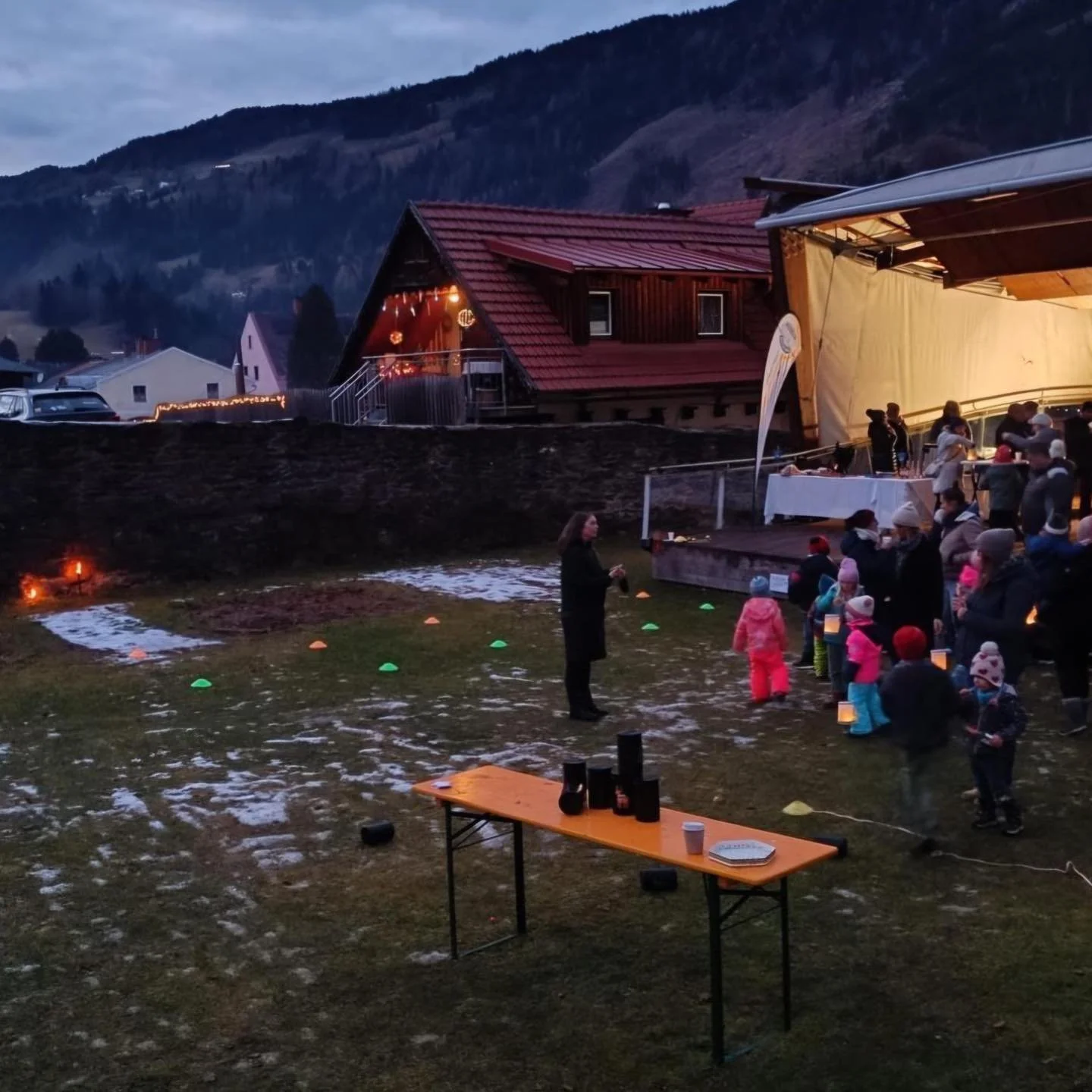✨ Der Adventzauber im Stadtpark Murau war auch ein gro&szlig;er Erfolg &ndash; zahlreiche gro&szlig;e und kleine Besucher*innen haben der K&auml;lte getrotzt und die stimmungsvolle Atmosph&auml;re im Stadtpark genossen. 🎄🕯️
 
Danke an alle, die vor