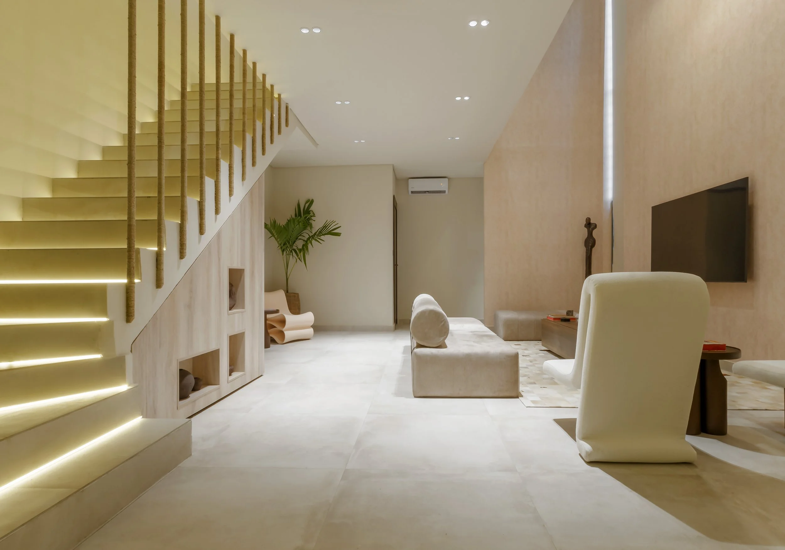 AV RESIDENCE