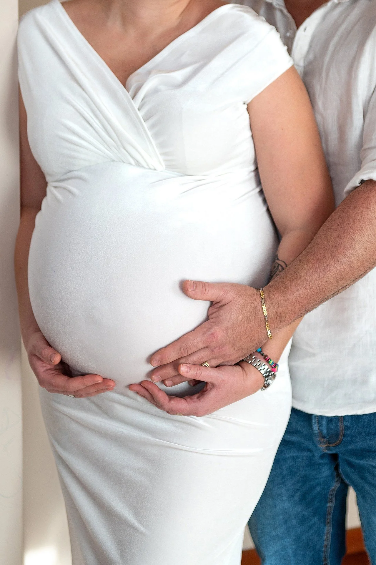 Babybauchshooting mit werdenden Eltern.
