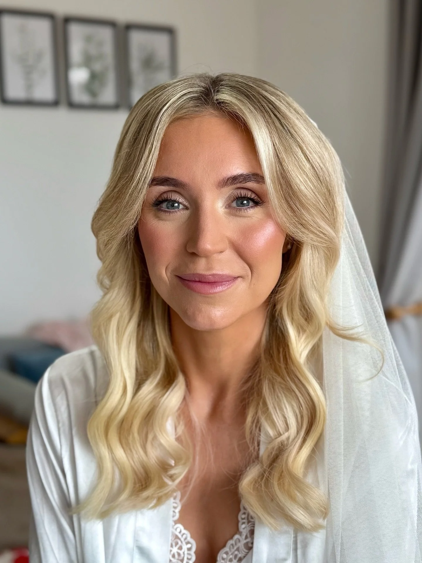 Holly ✨
Loved creating this glowing glam for Holly’s special day! 
Especially loved the brightness and glowy vibes on the eyes! Sometimes you don’t need to complicate makeup. 
Using THE best individual lashes by @sweedbeauty I have use