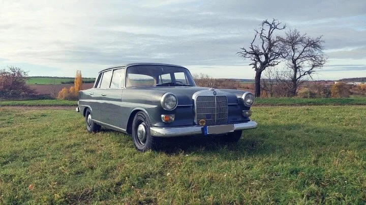 Die kleine graue Heckflosse bekam von uns neue Felgen und Reifen und steht jetzt deutlich stabiler im Leben. Eine ordentliche Wartung und Inspektion steht die kommenden Wochen ins Haus, dass sie ihren neuen Besitzer viele freudige und entspannte Kilo