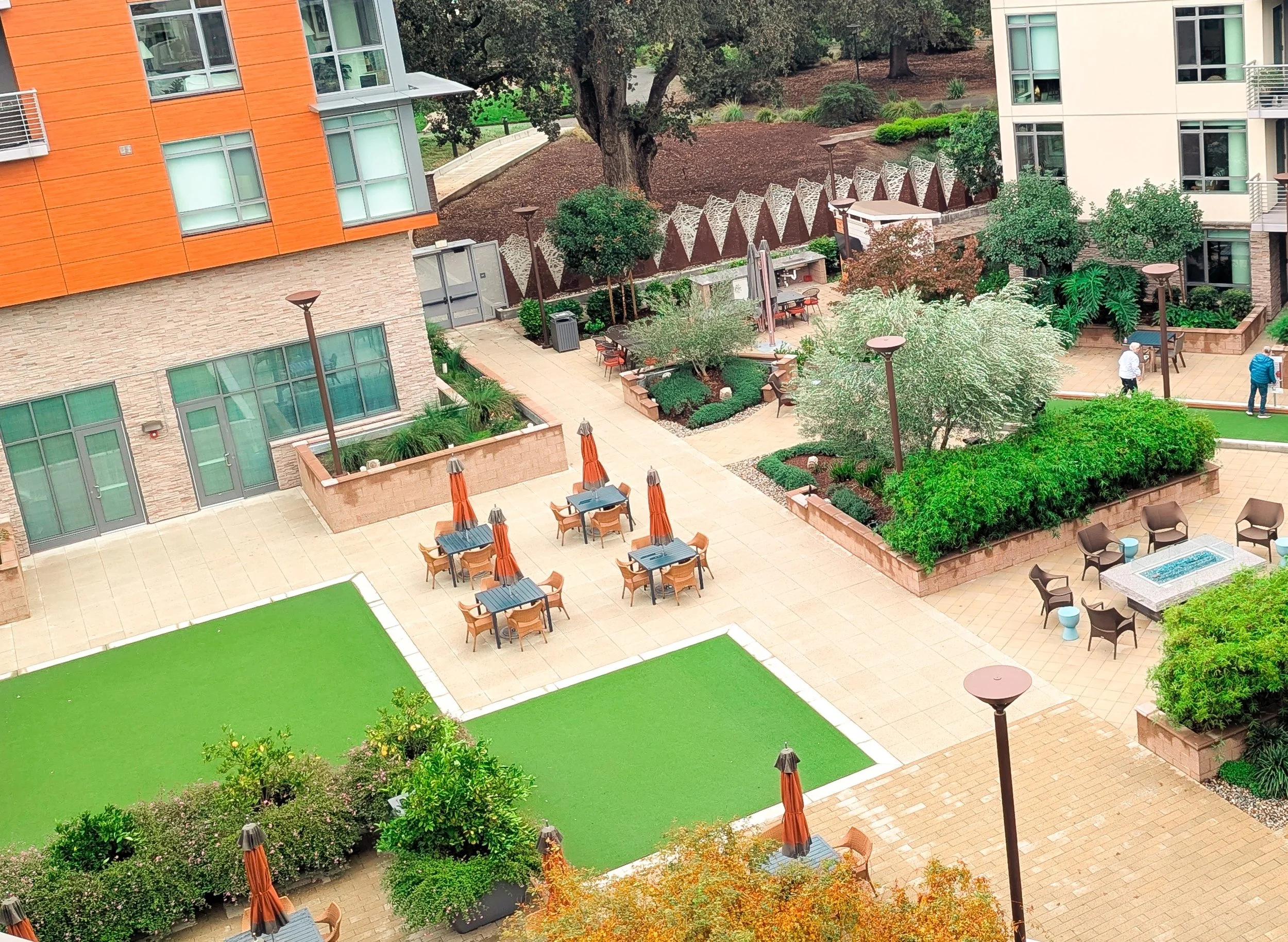 Bocce courts, BBQ areas, lawns, and seating blend with the natural landscape and create comfortable spaces for outdoor dining, socializing, and relaxing in the elements.