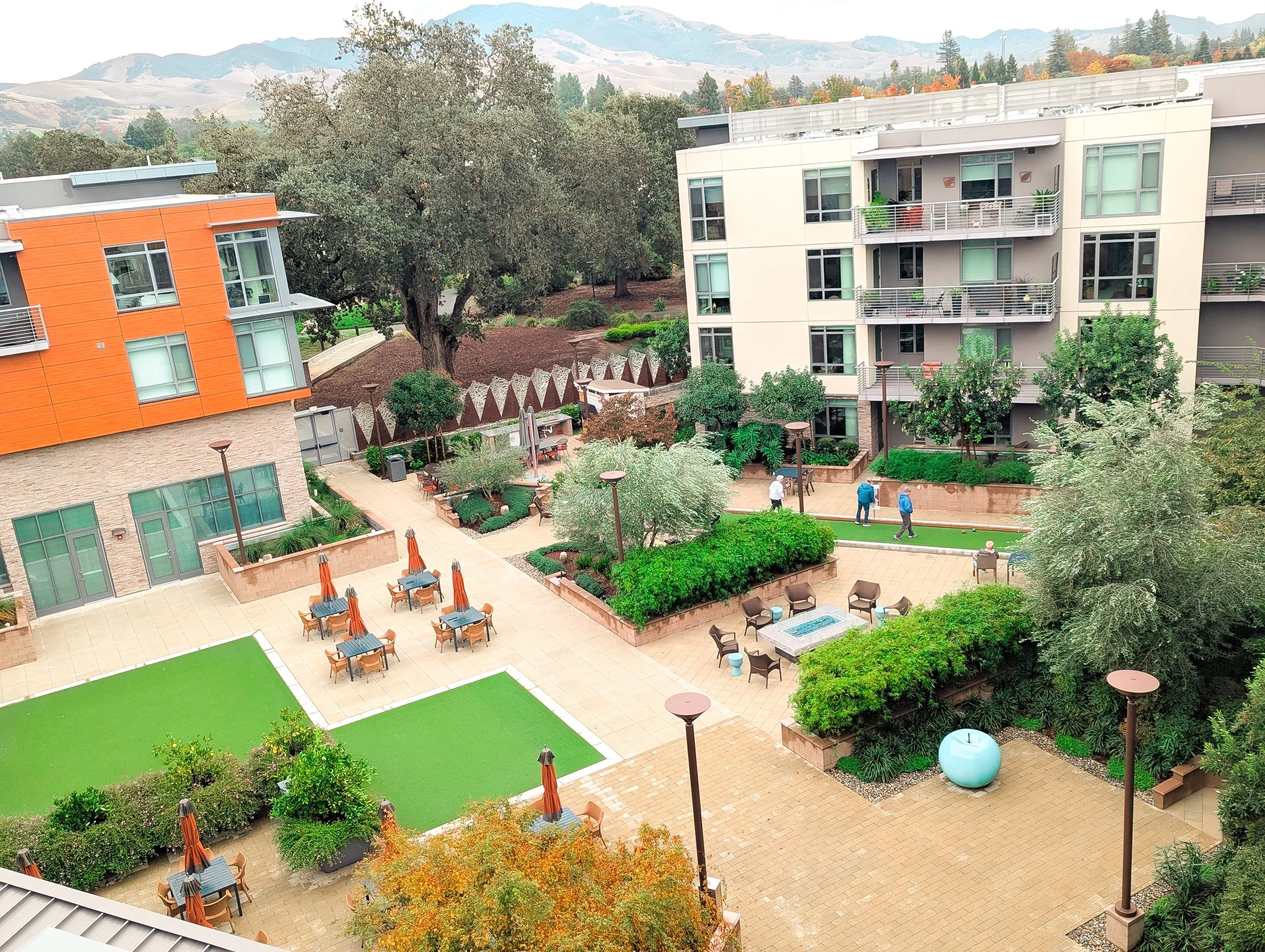 GATES_Gates_ViamonteAtWalnutreek_WalnutCreek_CA_lawn-patio.jpg