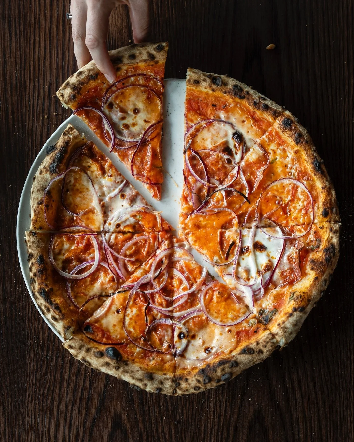 🍕PIZZA DIAVOLA🍕
Spice in je slice! Deze is voor de liefhebbers van een beetje pit. 🌶️ Een pizza met tomatensaus, fior di latte, spianata piccante, rode ui en stracchino. Kom langs en probeer &lsquo;m zelf.🔥