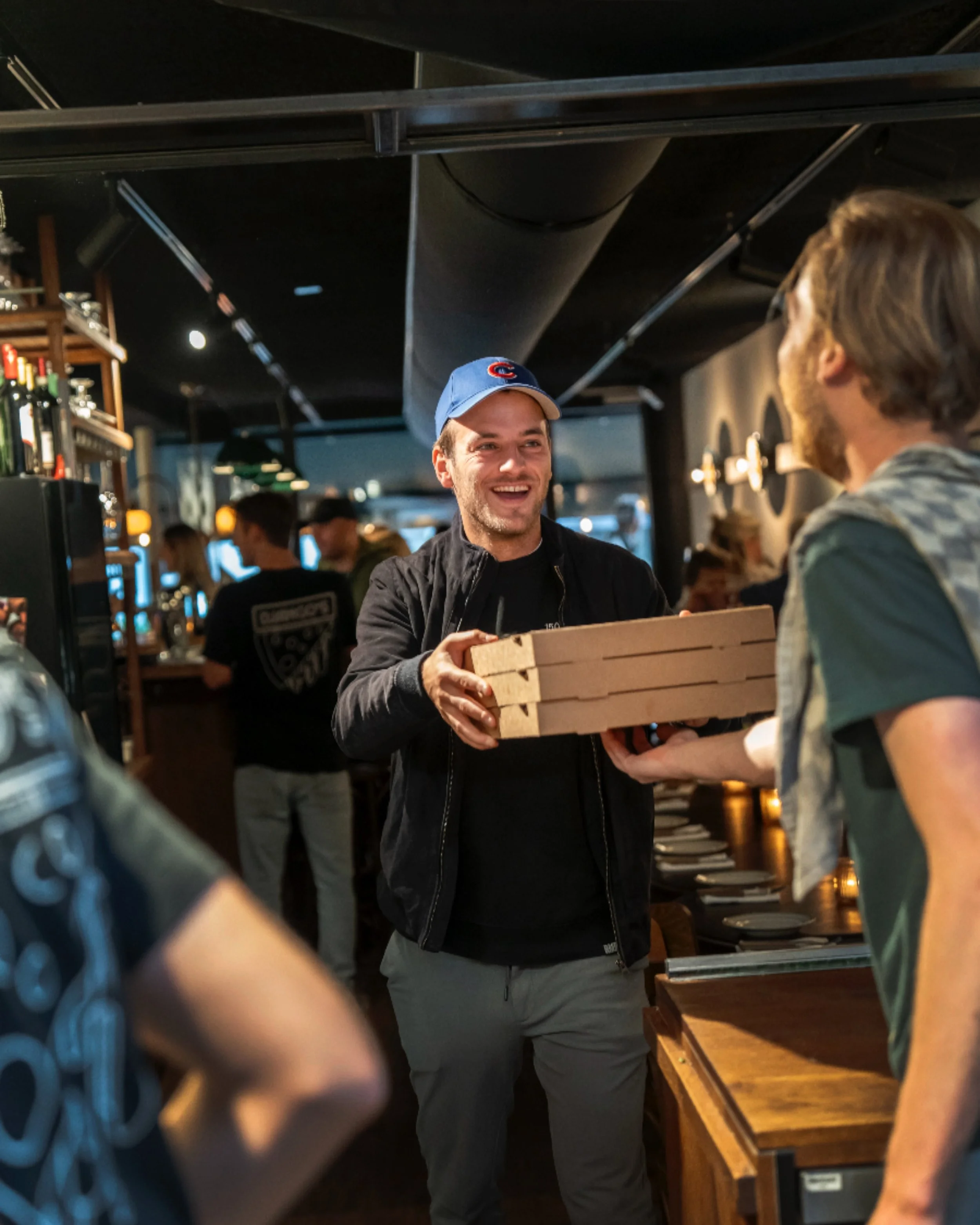 🔥ORDER &amp; PICK UP🍕

Soms is er niets fijner dan lekker thuis zijn en toch genieten van je favoriete gerechten van Django&rsquo;s. Of je nu zin hebt in een goed begin met onze voorgerechtjes, een heerlijke pizza of een zoet toetje als afsluiter&h