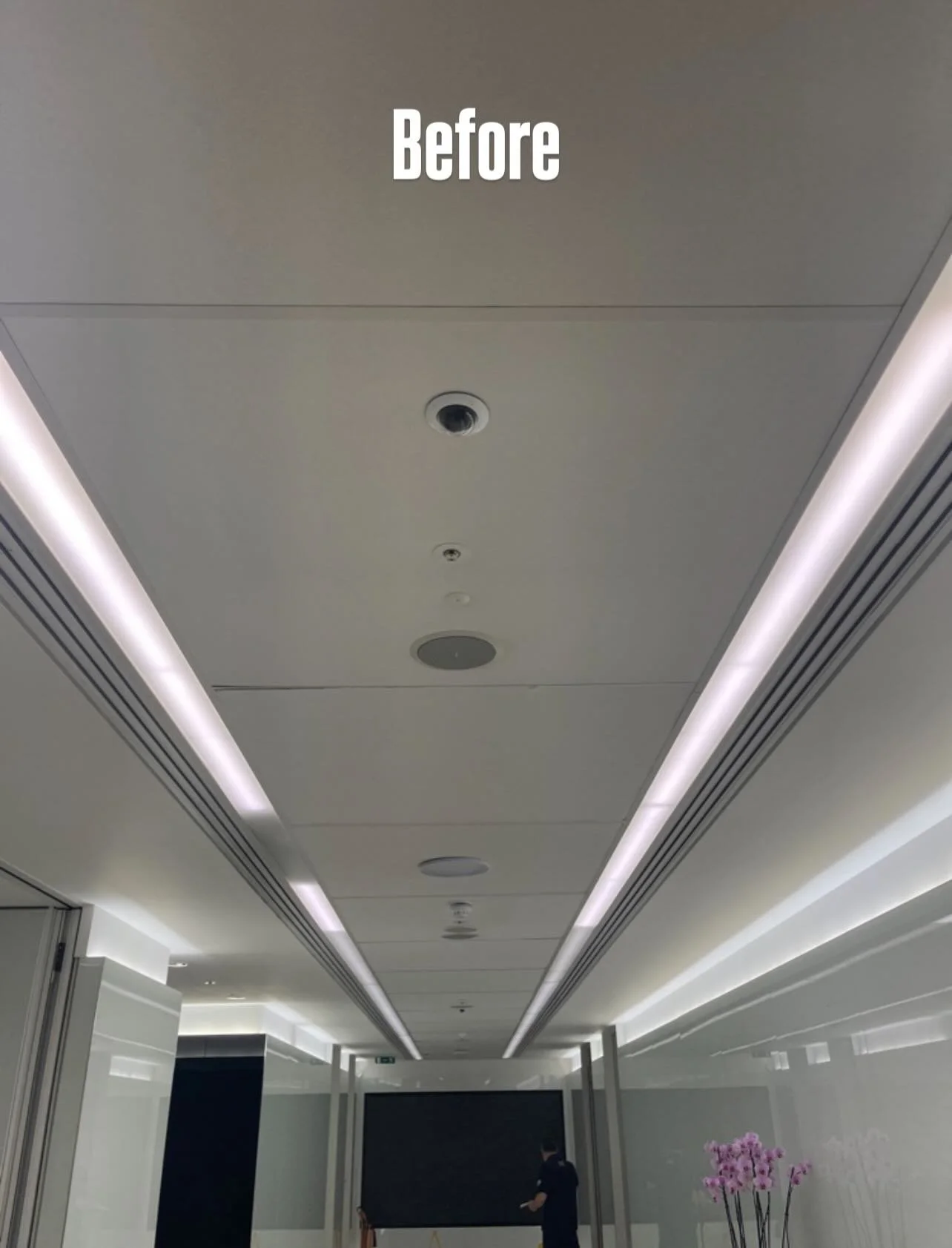 Here are some before and after pictures of our lobby lighting upgrade job at @citibank 😀

Upgrading everything from the strip lights on the centre of the room as well as the spotlights at the seated areas, installing cool white coloured lights on th
