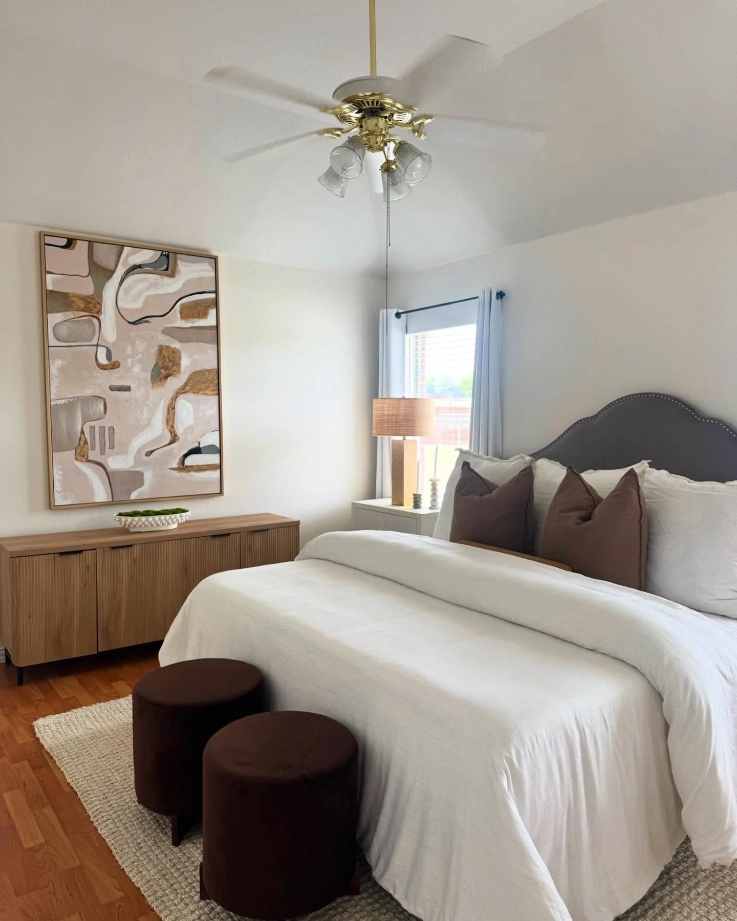 #TaylorddInteriorsTip: Incorporating neutrals with rich chocolate tones in your bedroom creates both warmth and sophistication. The lighter neutrals keep the space airy, while deeper browns ground the room and add depth. Together, they create a cozy