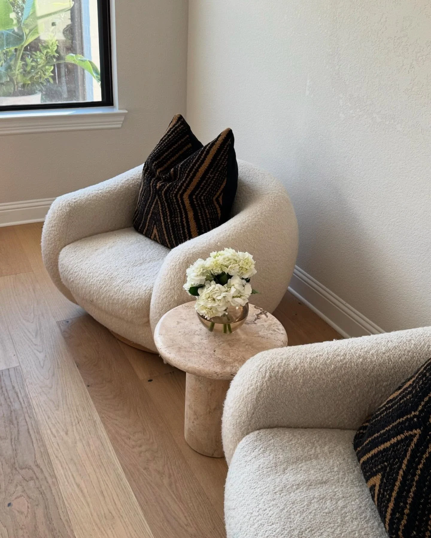 Create a sitting area that not only complements your space but also becomes your favorite spot to unwind.
Let’s bring your vision to life...head to our bio and let’s chat!