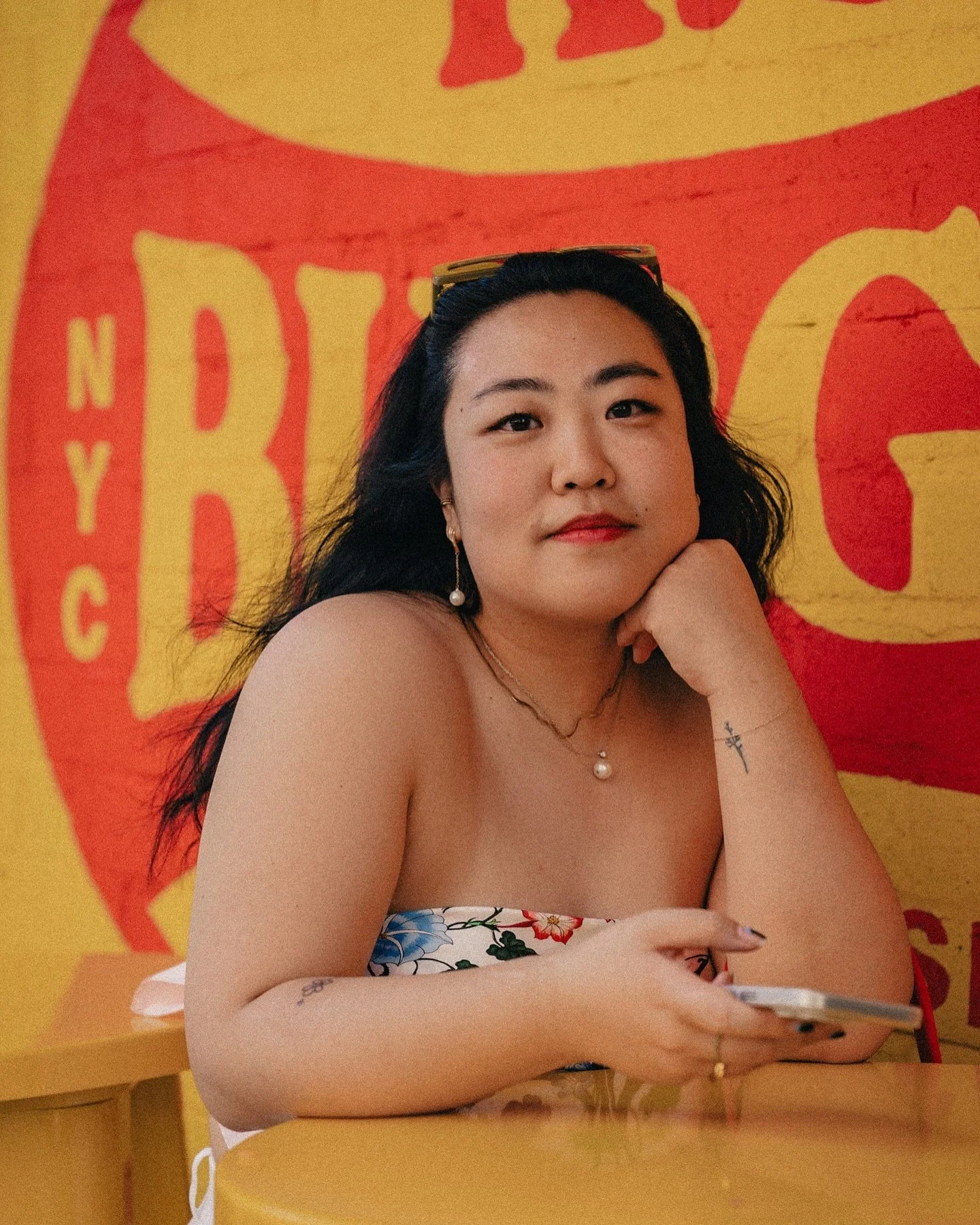 When the background matches your subject&rsquo;s personality ❤️🧡💛

A birthday shoot for @minaclee 🎈

#portraitphotography #photooftheday #photo #filmlook #sonya7s3 #femalephotographers #bermudacreatives #chinatownnyc #birthdayphotoshoot
