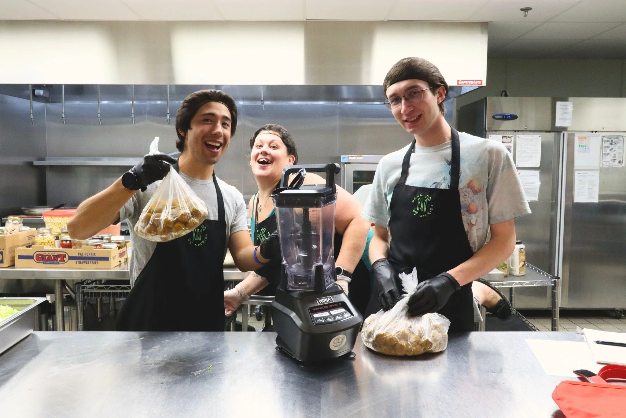 Our volunteers are always here with a smile on their face, making meal kits that put a smile on your face! 😁🍽️
