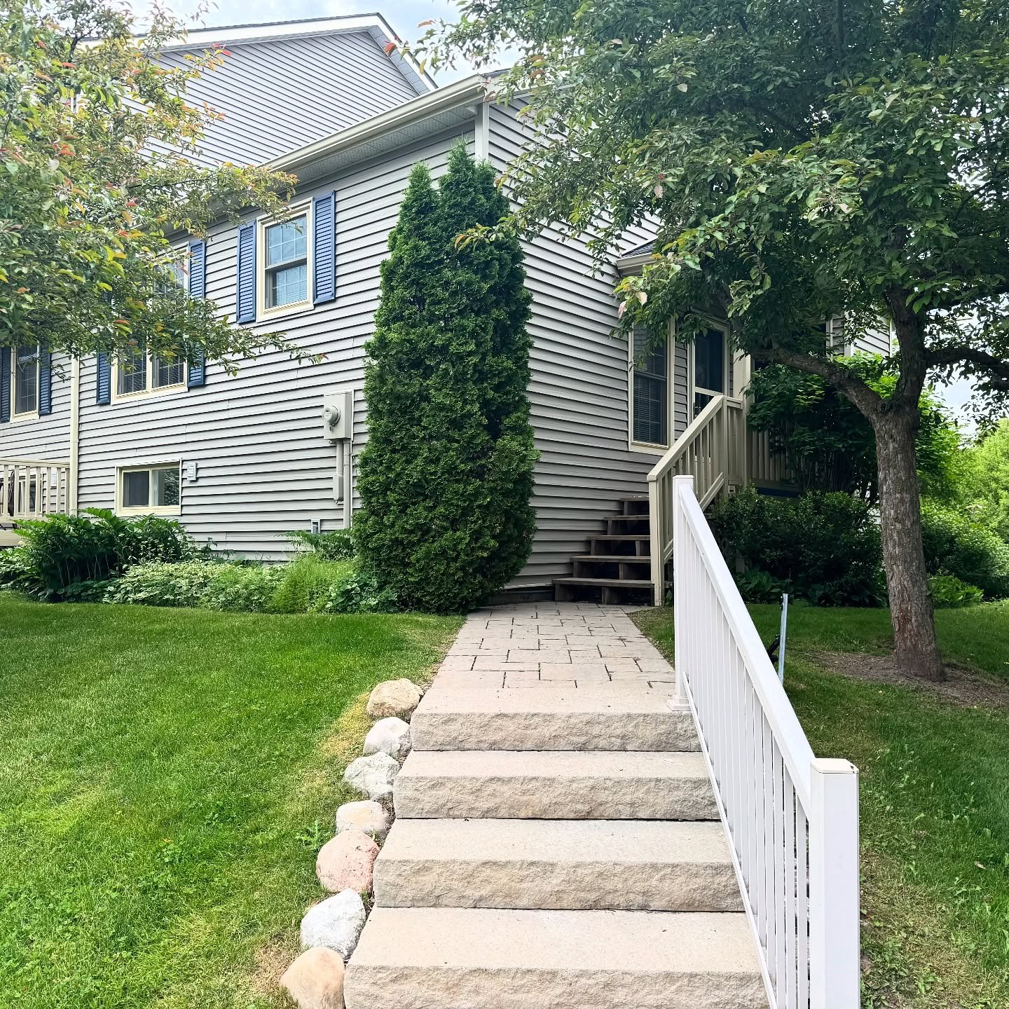 Now Offered at $490,000
📍 131-150 Victoria Street South, Thornbury

Welcome to this bright and well-maintained 2-bedroom Applejack condo, offering an inviting layout and rare private outdoor space&mdash;perfect for relaxing, entertaining, or customi