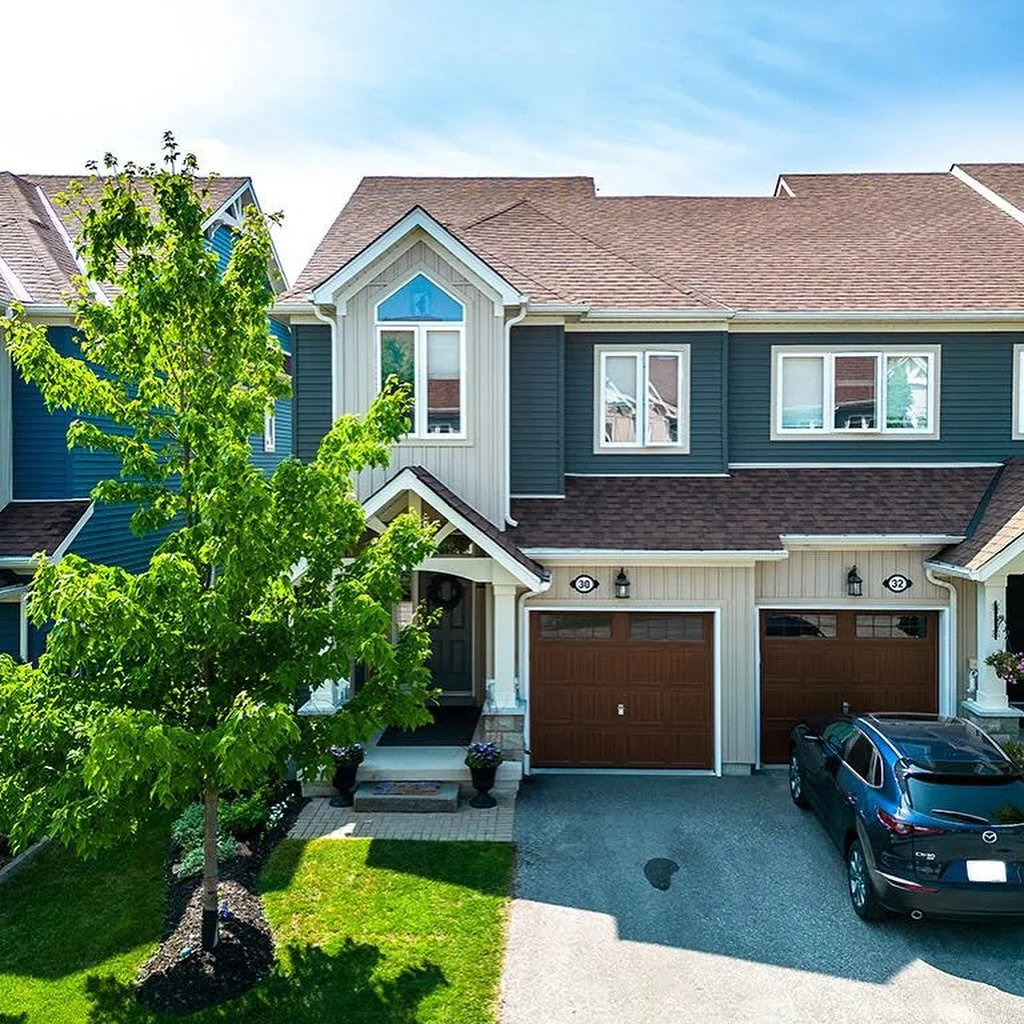 Just Listed in Collingwood- 30 Gregory Avenue | $749,000

Open House: Sunday, July 27th | 11AM&ndash;1PM @fmacdonald2021 

A beautifully upgraded home in one of Collingwood&rsquo;s most sought-after communities. Featuring hardwood floors, a custom ki
