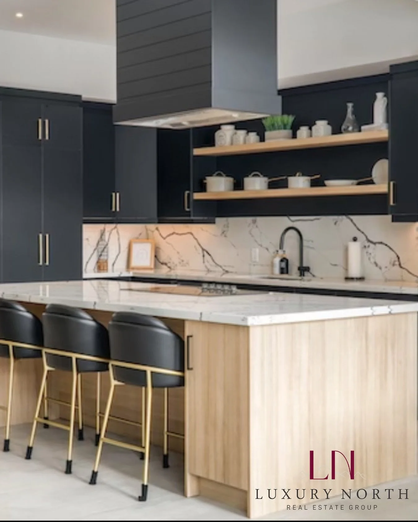 A kitchen designed for connection. Luxury seasonal living at 142 Sixth Street, just minutes from Blue Mountain and downtown Collingwood.

Available for the winter ski season. For more information, connect with us:

Vanessa Carroll 
Founder | Realtor
