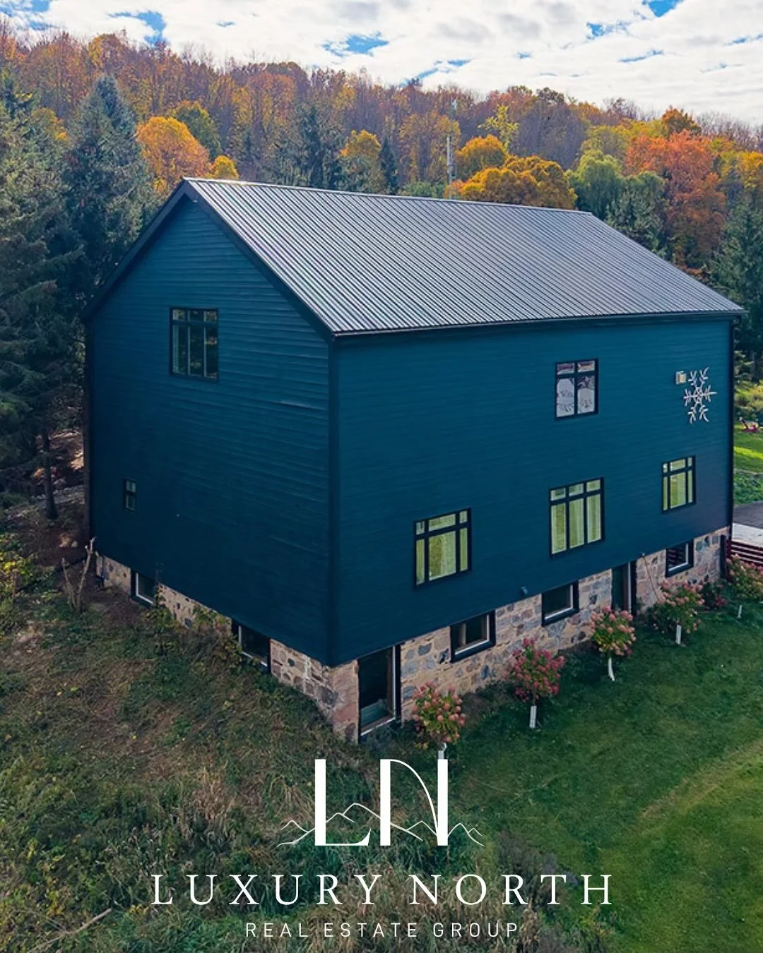 For Sale- Unparalleled Live/Work Opportunity

Iconic Post-and-Beam Commercial Barn Conversion | South Georgian Bay
6,200 sq ft | C4-86 Zoning | 2.1 Acres | $300K+ in Recent Upgrades

📍121 Old Highway 26

Positioned along Highway 26 just minutes from