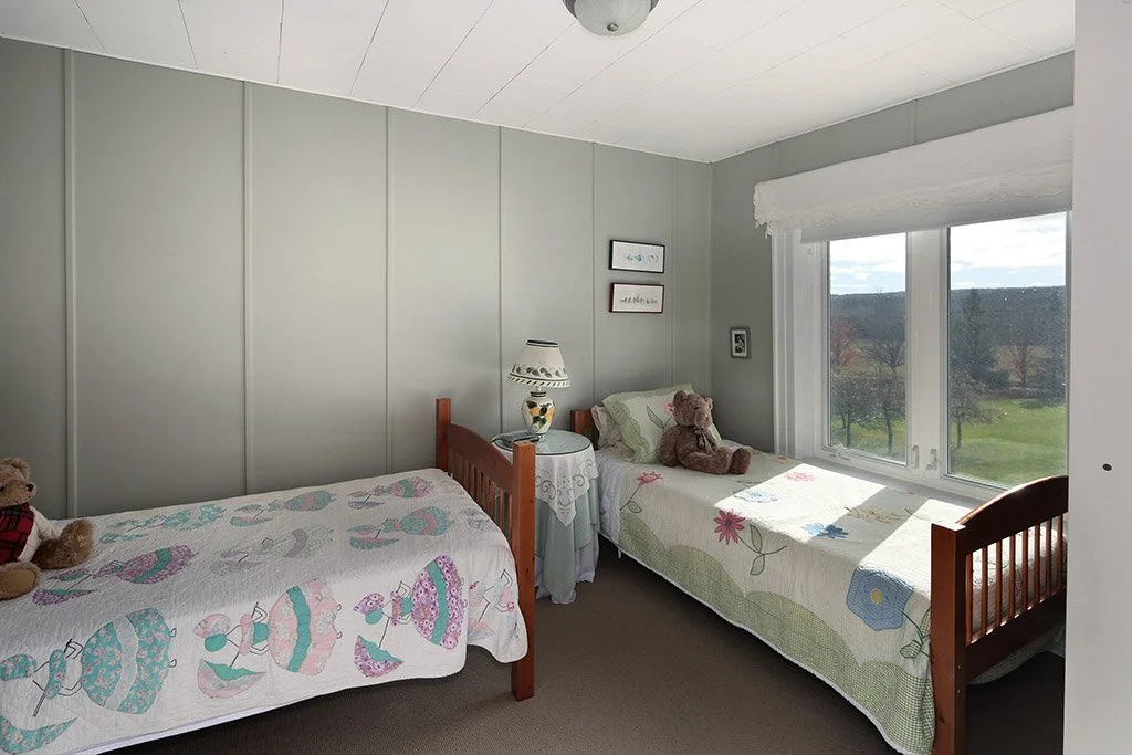 686487-Side-Road-19-MLS-and-Web-017.jpg