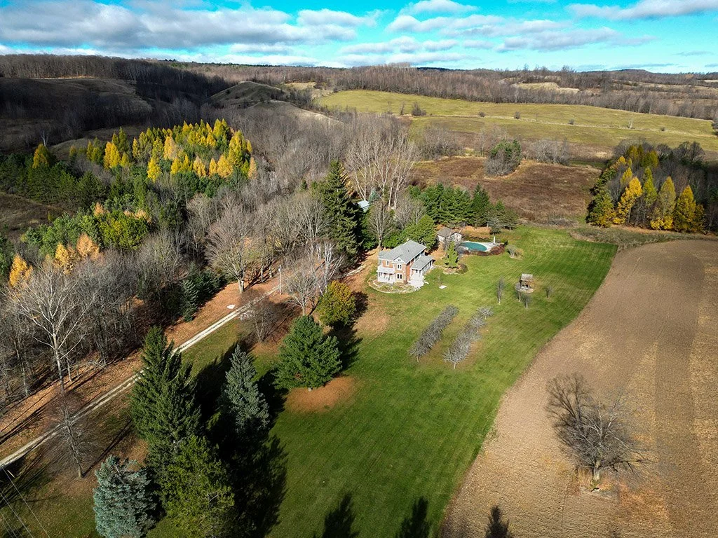 686487-Side-Road-19-MLS-and-Web-002.jpg