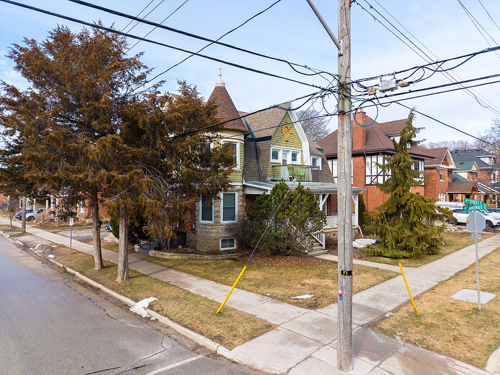 404 9th Street East MLS and Web 007.jpg