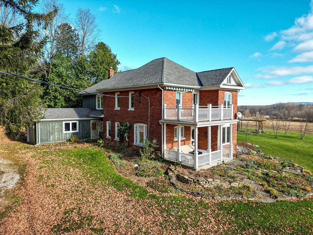 686487-Side-Road-19-MLS-and-Web-004.jpg