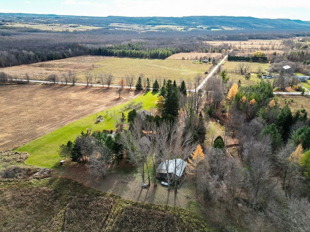 686487-Side-Road-19-MLS-and-Web-012.jpg