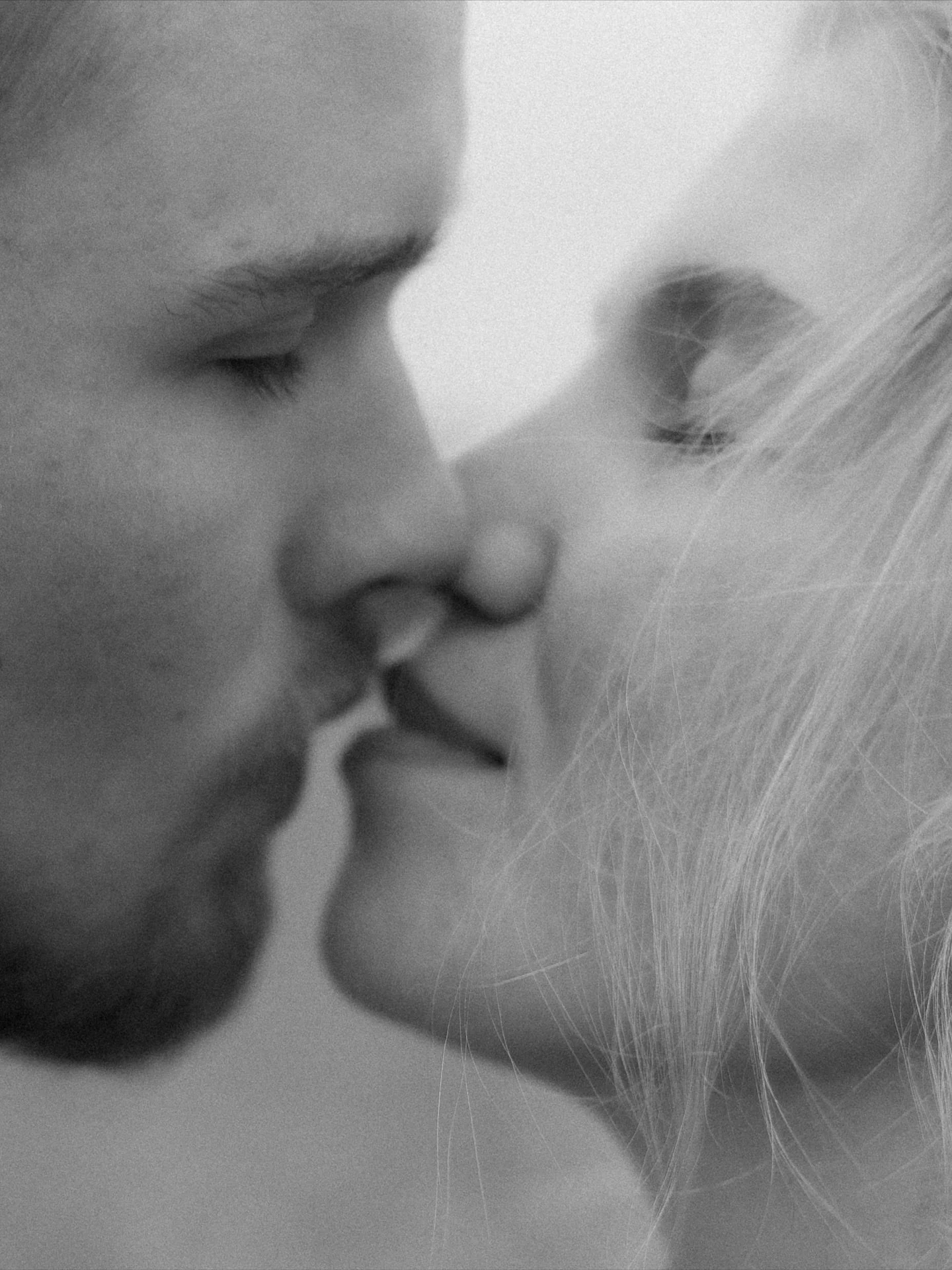 Oon t&auml;t&auml; ty&ouml;t&auml; tehdess&auml; huomannut sen, ett&auml; mik&auml;&auml;n m&auml;&auml;r&auml; poseerauksia ei vaan korvaa parin v&auml;list&auml; luonnollista kemiaa. Alku j&auml;nnityksen j&auml;lkeen on ihana n&auml;h&auml;, miten