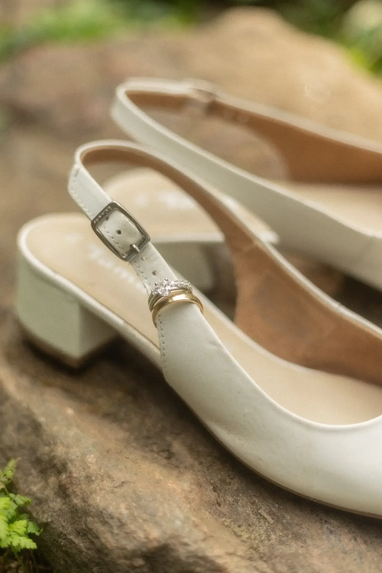 Sormukset korkokengässä