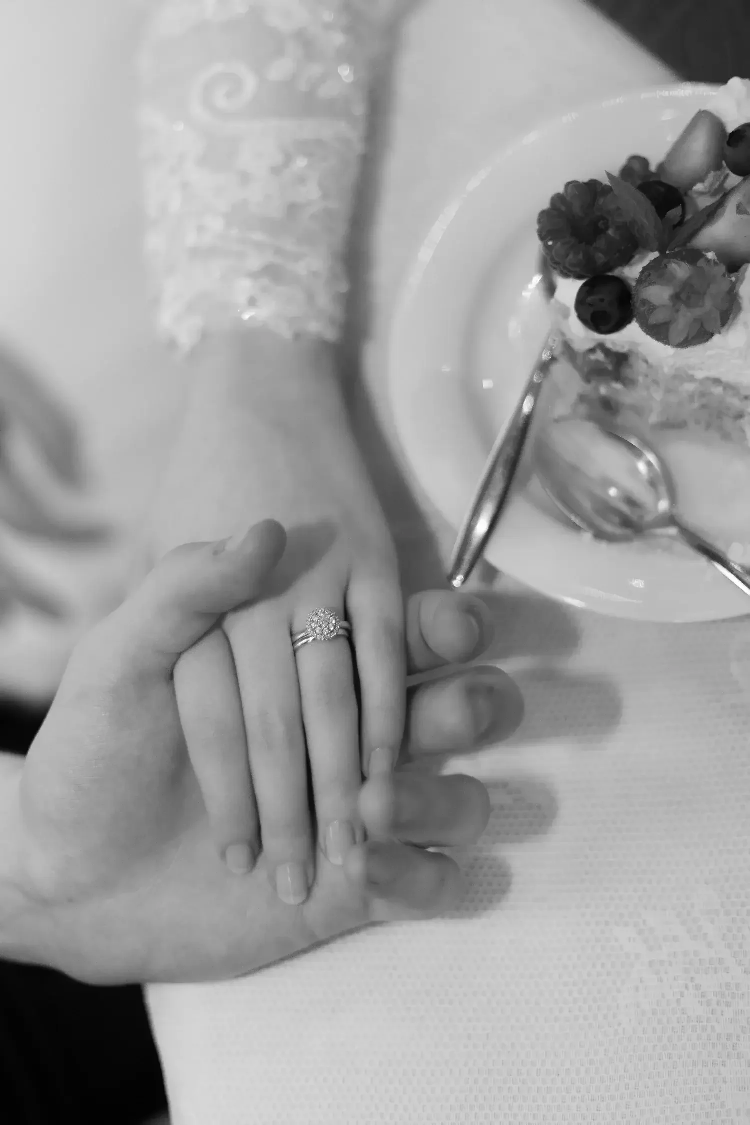 Kaksi kättä ja vihkisormus - Dokumentaarinen hääkuvaus Kuopiossa