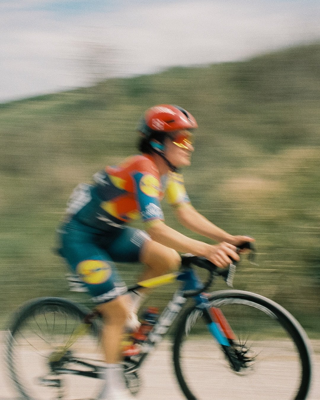 The 2025 @stradebianche women's race captured on film 🎞️

Shot on Canon F1, Portra 400

#stradebianche #cycling #tuscany #filmphotography #35mm #filmcommunity #filmallover #shootfilmmag #thefilmgang #madewithkodak #kodakfilm #kodakprofessional #port