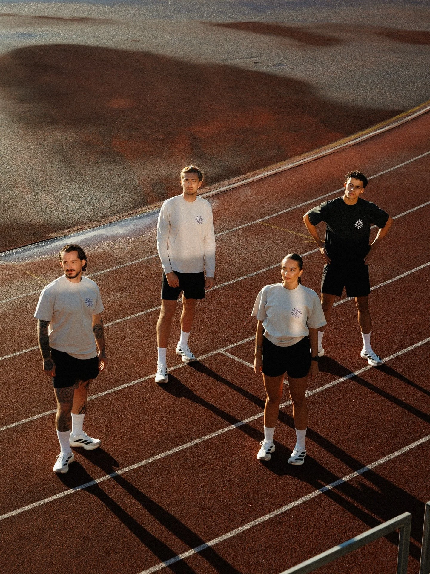 At the beginning of September, I had the privilege of being part of @lavenderrunning 's first campaign. Three days of work with the crew to creatively realize the vision and concept we had previously devised. And always with good vibes with the crew.