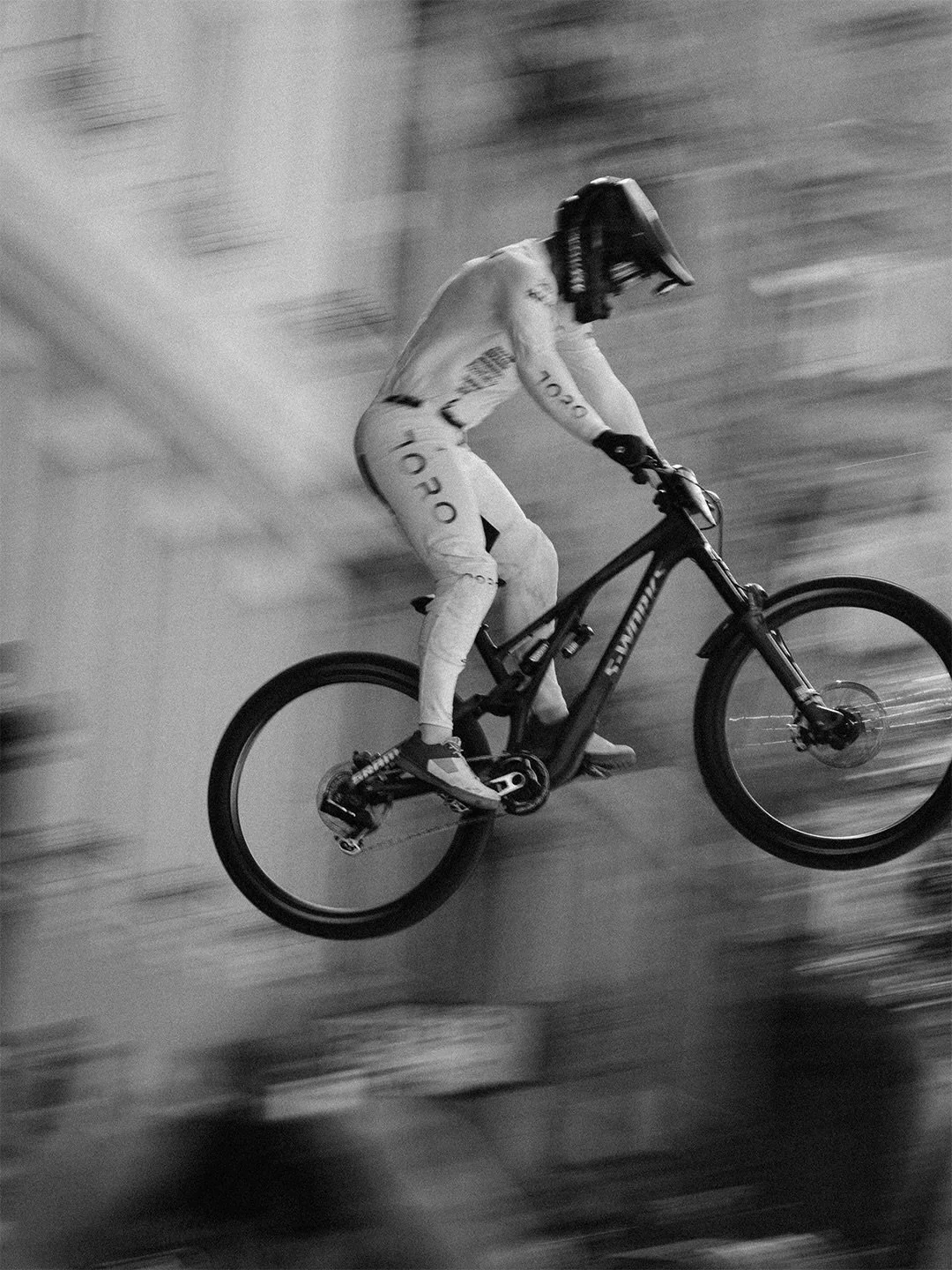 I went to the @redbullgermany Cerro Abajo today. You&rsquo;ve got to be a bit mad to ride down those urban downhill tracks at those speeds. It was great fun to be there!

#redbull #cerroabajo #stuttgart #mtb #urbandownhill