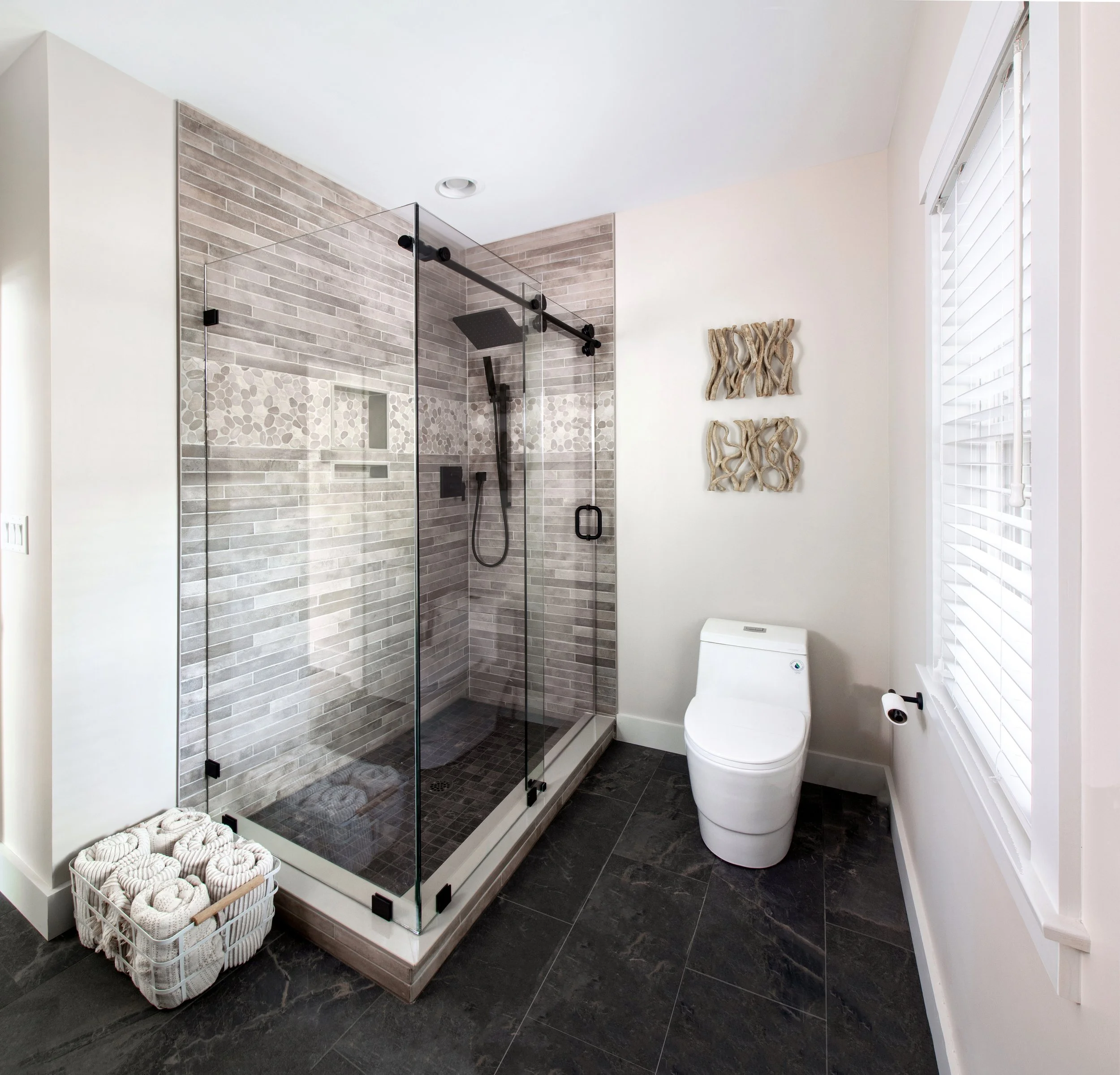 Interior-Design-Newburyport-Modern-Lakehouse-Bathroom-7.jpg