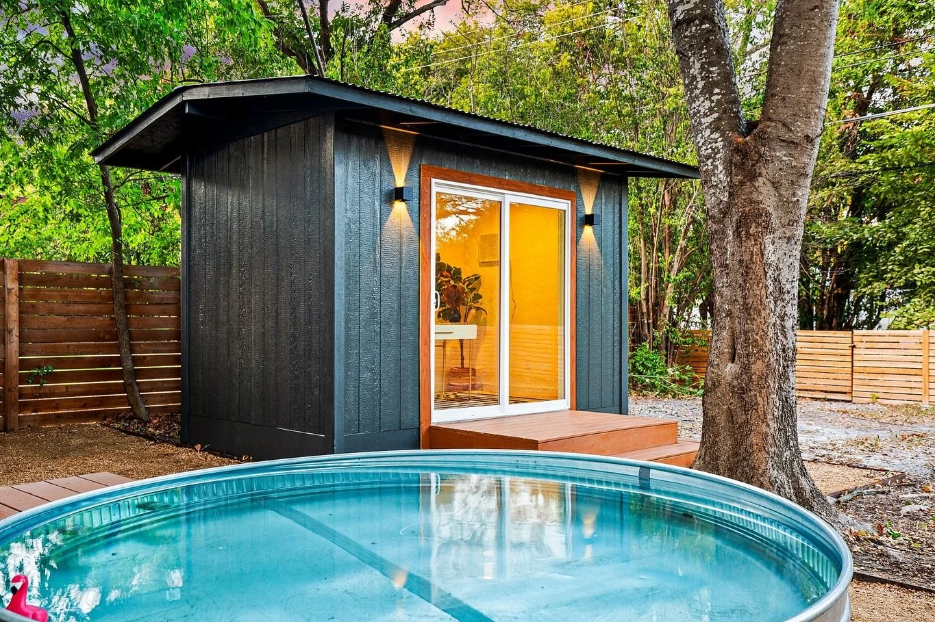 Transforming your backyard into a dream workspace! 🌿✨ This custom home office combines sleek design with nature&rsquo;s tranquility, proving that productivity and serenity can coexist. From the modern black exterior to the bright, inspiring interior