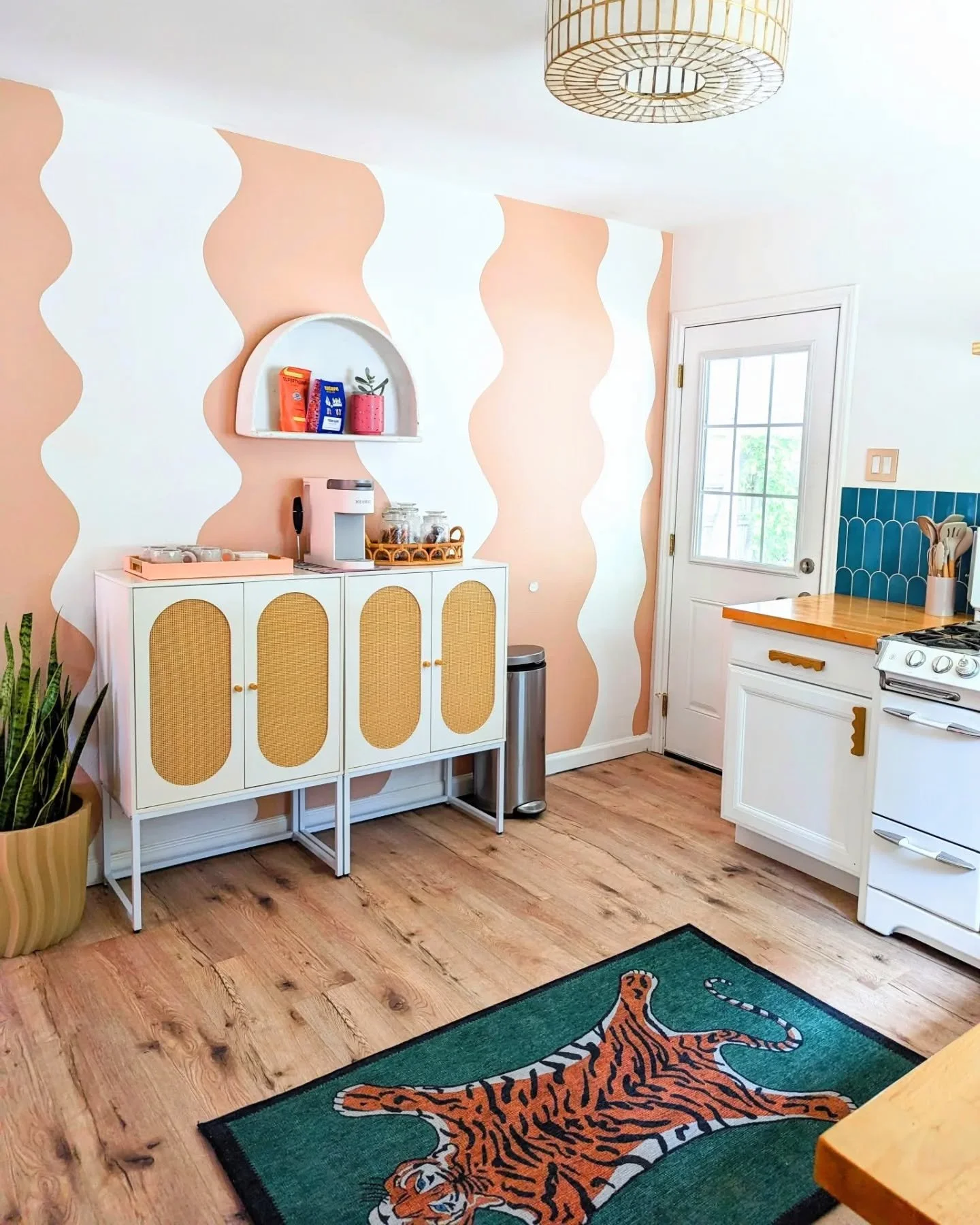 *and just like THAT* it's fall, y'all! we may not have changing leaves and full-on sweater weather, but we 🫶 our crispy cozy 65&deg; mornings that lead into warm 85&deg; afternoons.&nbsp;

what does that mean for you? an airbnb stay that can do both