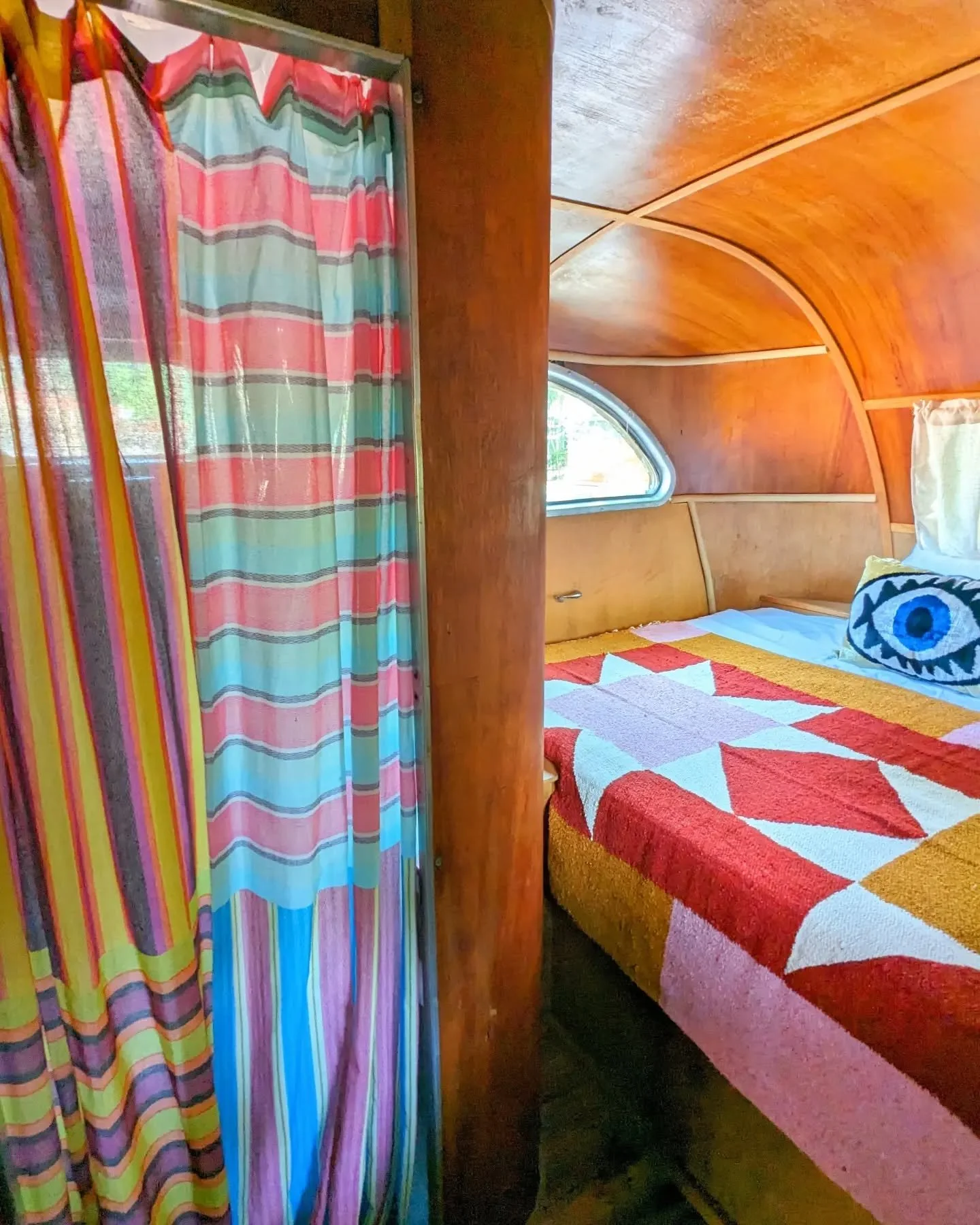exciting news ahead! you can now book @thehowdyhideaway's backyard 50's-era trailers along with the main house! swipe to see some of our fav shots 🤠

lovingly restored + decorated with largely vintage pieces, these trailers are a VIBE. they're cute,