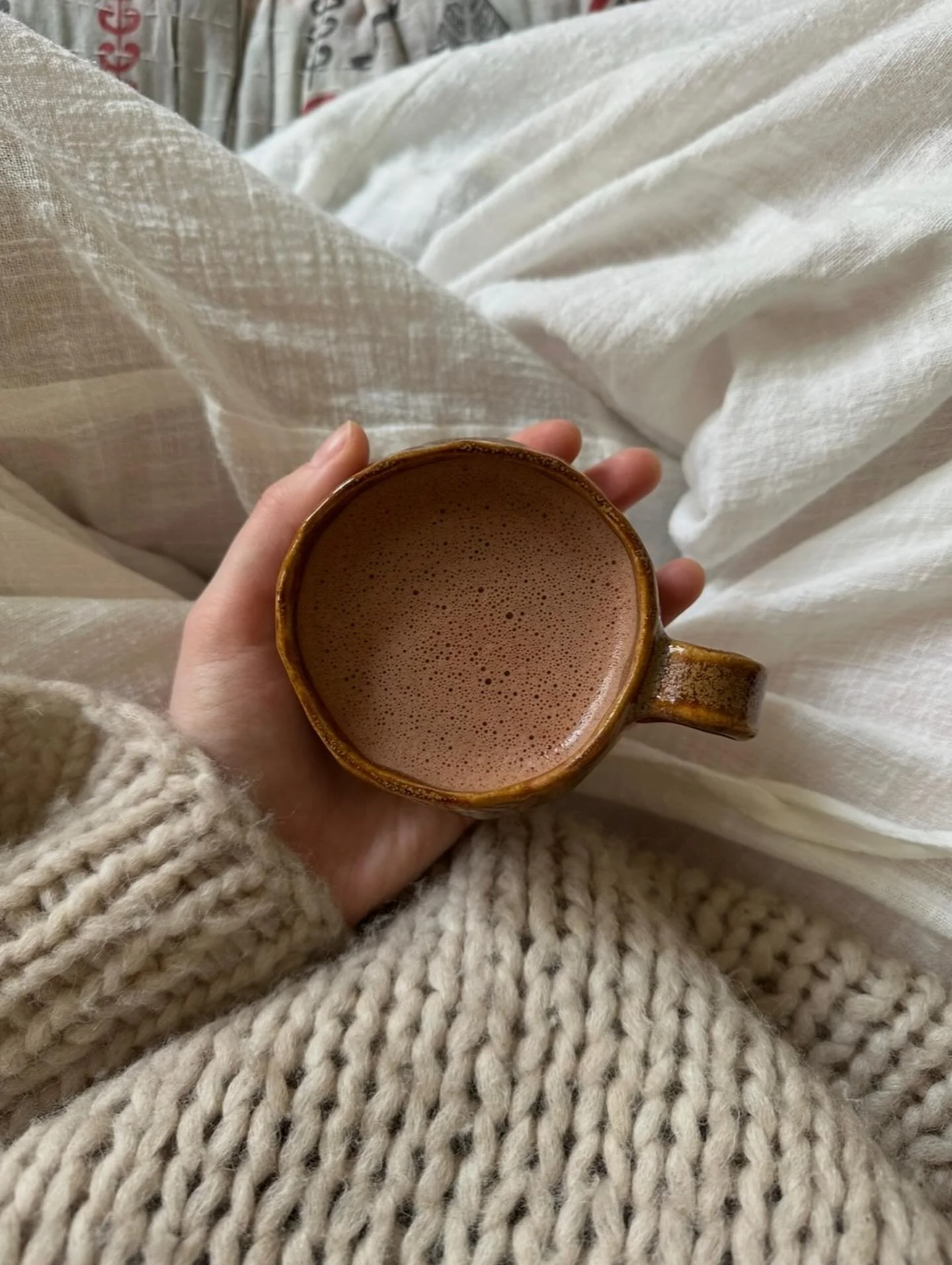 Mama Cacao🤎

The heart of Aura
The heart of my life

The wisdom keeper
The mother

My sister
My companion

Changer of lives
Awakener of hearts

Medicine of truth
Breather of life

Calling you home
To you sacred temple

Calling you home
To your love
