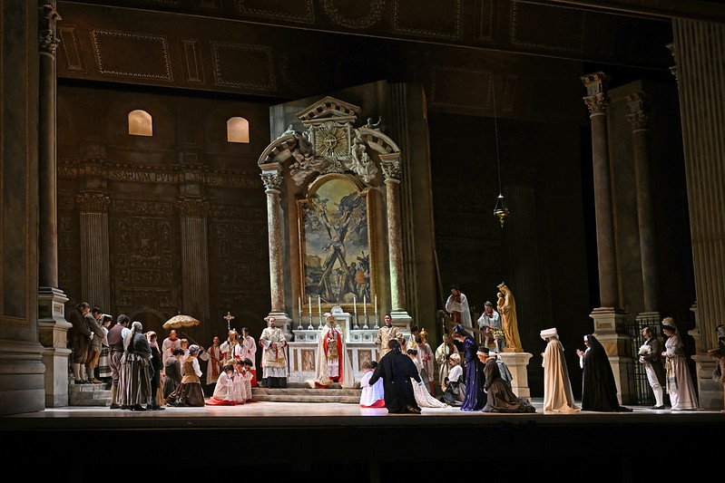 tosca273-L.jpg