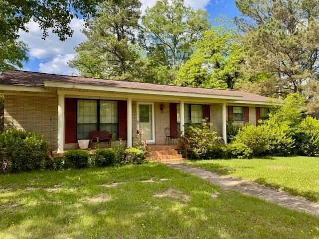 22 N Joliff St, Eupora, MS 