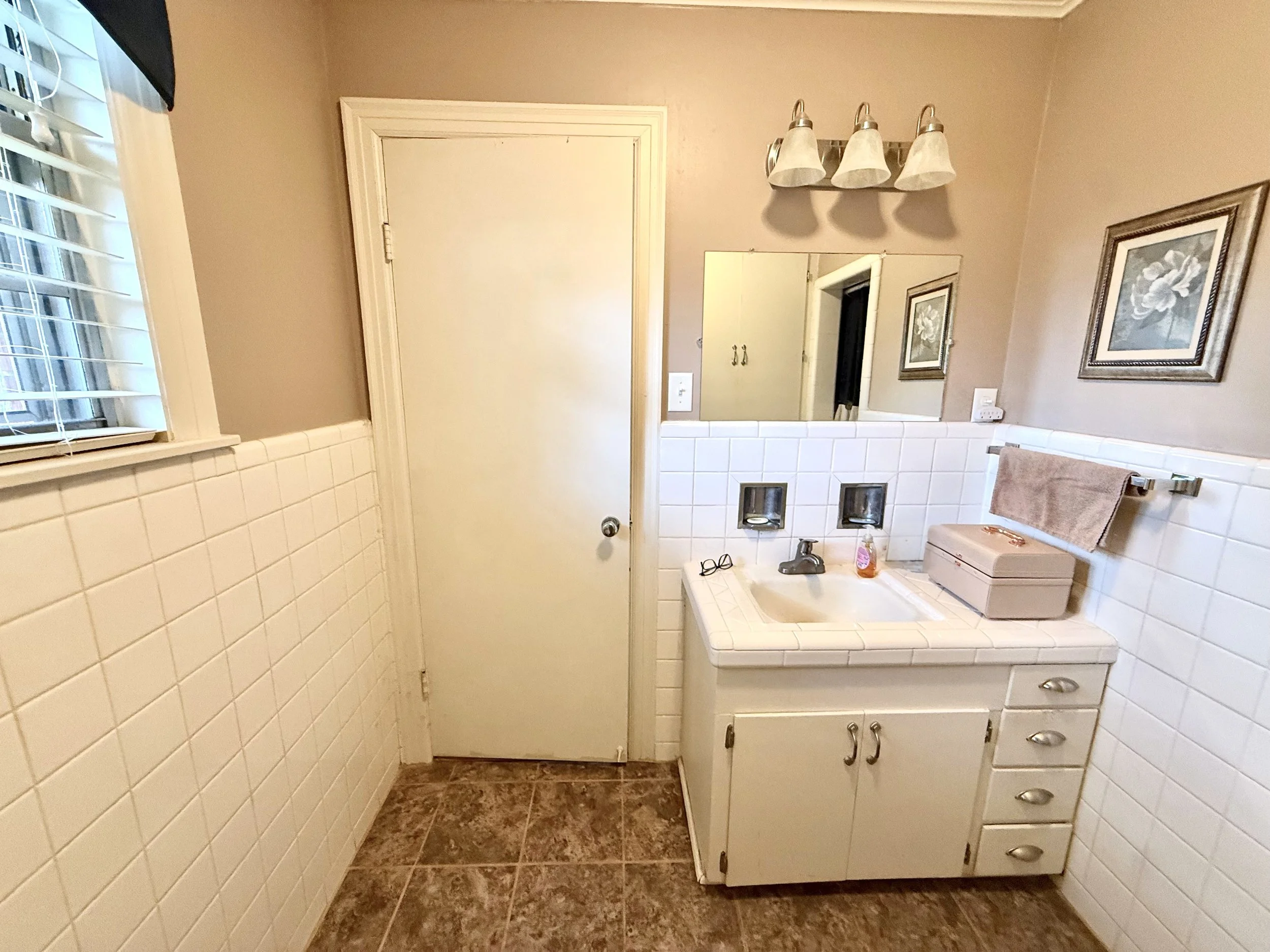 3rd bathroom (2).jpeg
