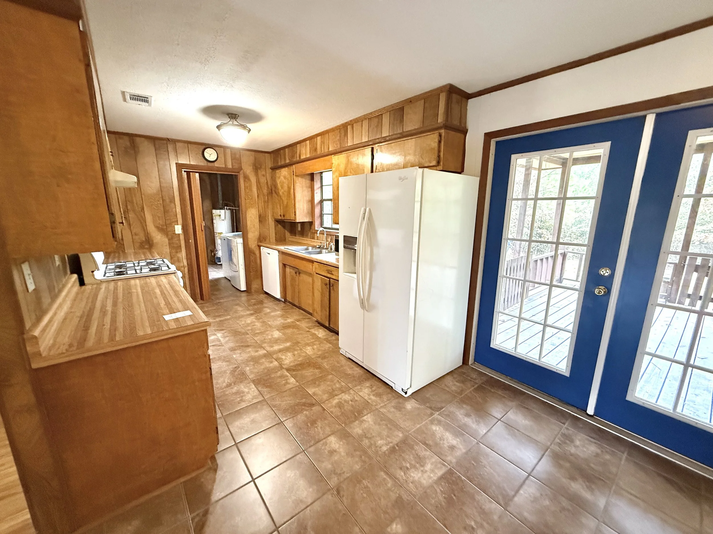 6 Kitchen.jpeg