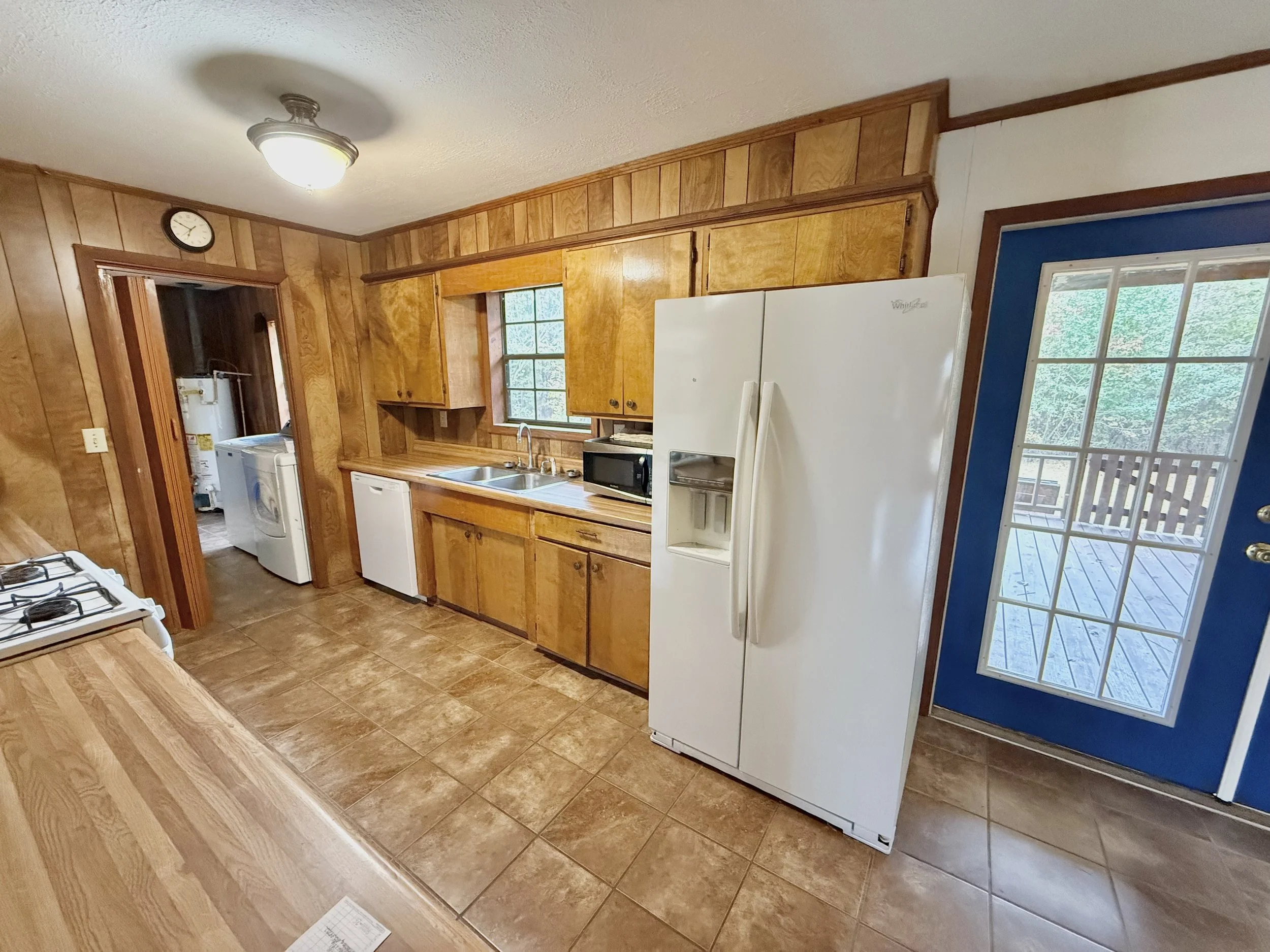 7 Kitchen (2).jpeg